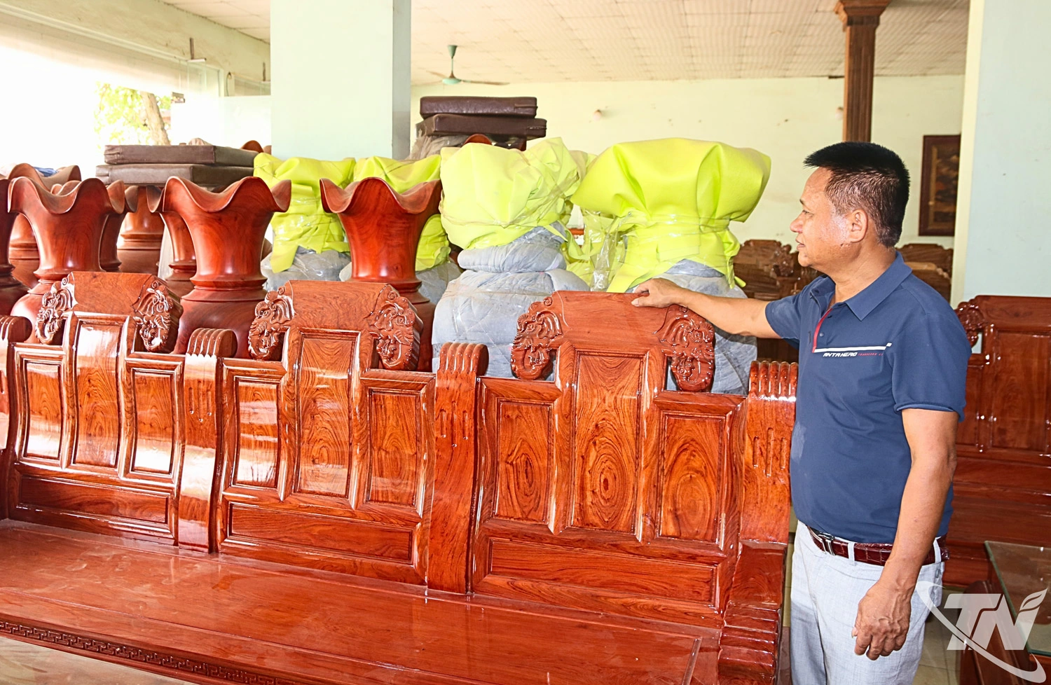 Với chất lượng và giá trị thẩm mỹ cao, sản phẩm của các làng nghề mộc   mỹ nghệ trên địa bàn tỉnh đã khẳng định được uy tín, thương hiệu, bảo đảm   đầu ra ổn định.