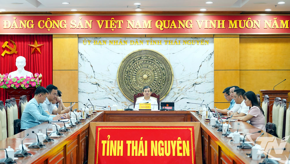 Đồng chí Phạm Hoàng Sơn, Phó Bí thư Tỉnh ủy, Chủ tịch UBND tỉnh chủ trì Hội nghị tại điểm cầu Thái Nguyên.