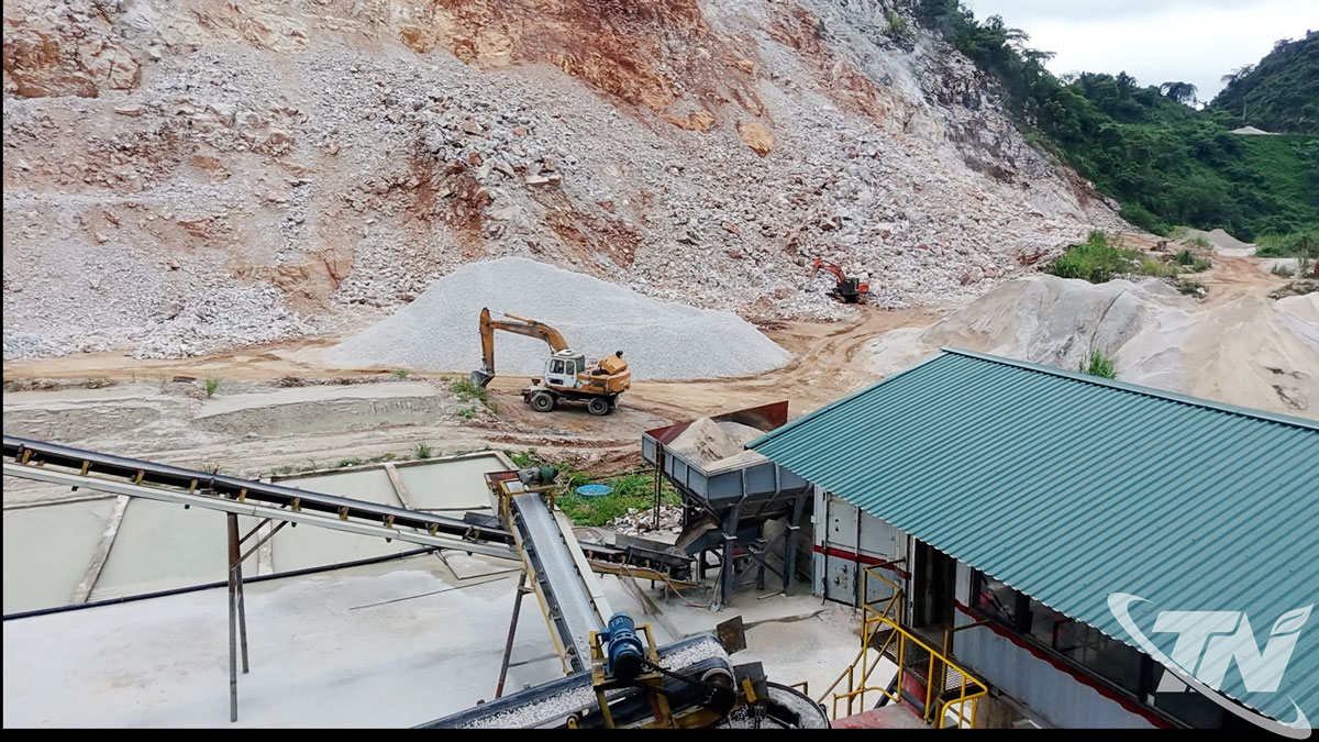 Công ty TNHH Hoàng Nam (xã Chợ Đồn) kiểm soát chặt chẽ toàn bộ quy trình sử dụng vật liệu nổ công nghiệp, nhằm giảm thiểu rủi ro và bảo đảm an toàn trong sản xuất.