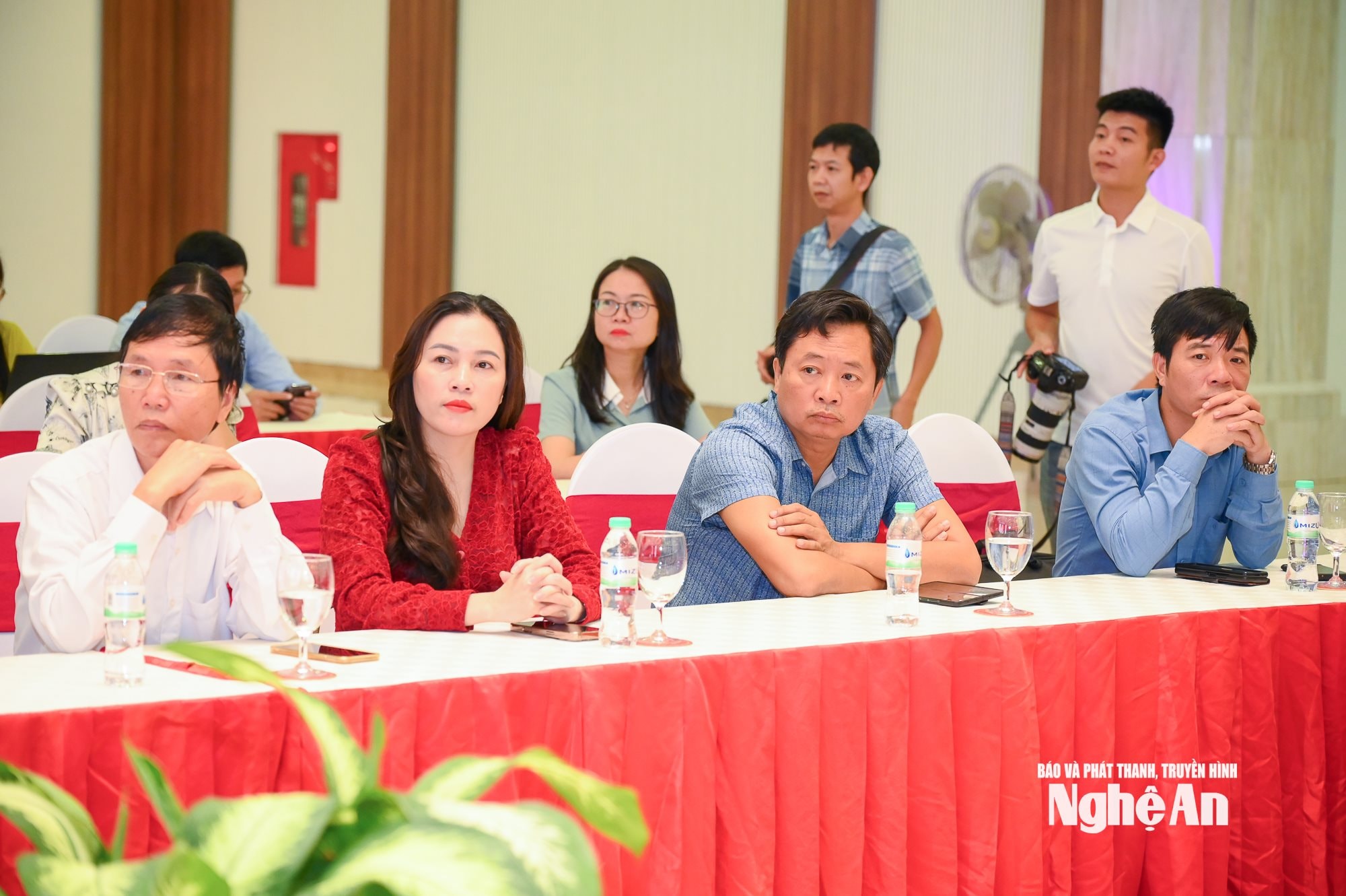 Họp báo trước đại hội