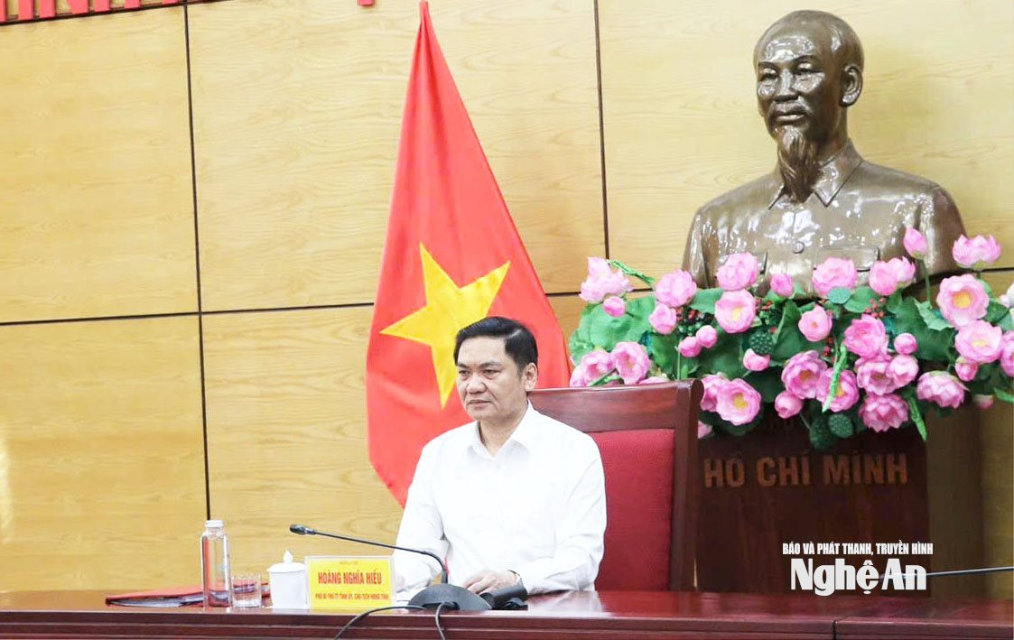 Đồng chí Hoàng Nghĩa Hiếu-Phó Bí thư Thường trực Tỉnh ủy-Chủ tịch HĐND tỉnh chủ trì điểm cầu Nghệ An. Ảnh Hoàng Hiếu.