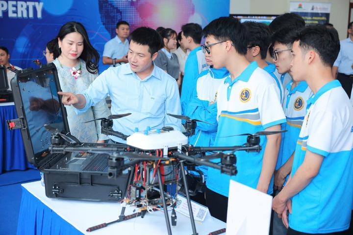 Phát triển nguồn nhân lực cho khoa học, công nghệ, đổi mới sáng tạo và chuyển đổi số quốc gia - Ảnh 1.