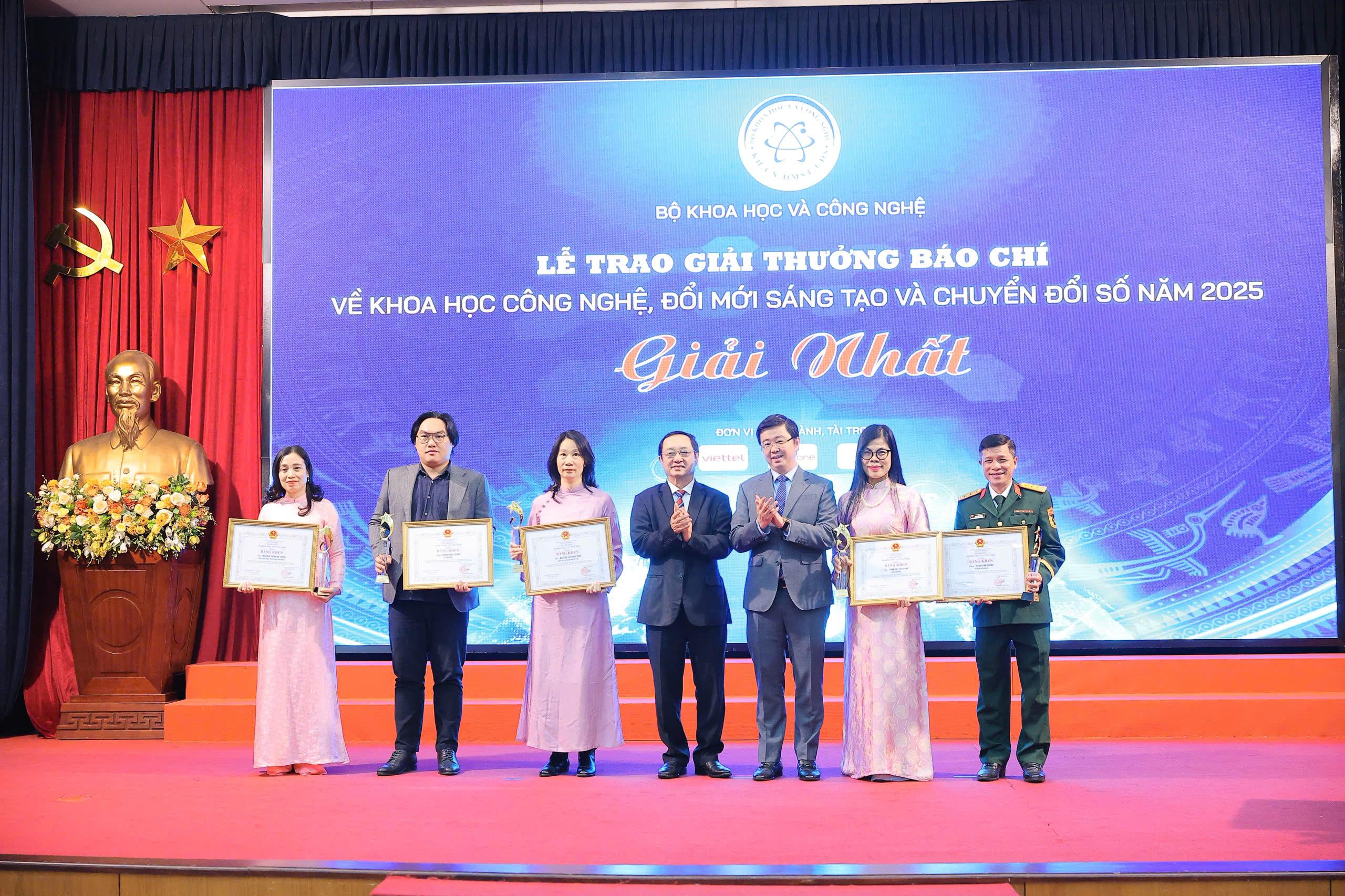 Vinh danh t&aacute;c giả, t&aacute;c phẩm đoạt Giải thưởng b&aacute;o ch&iacute; về KH&CN- Ảnh 2.