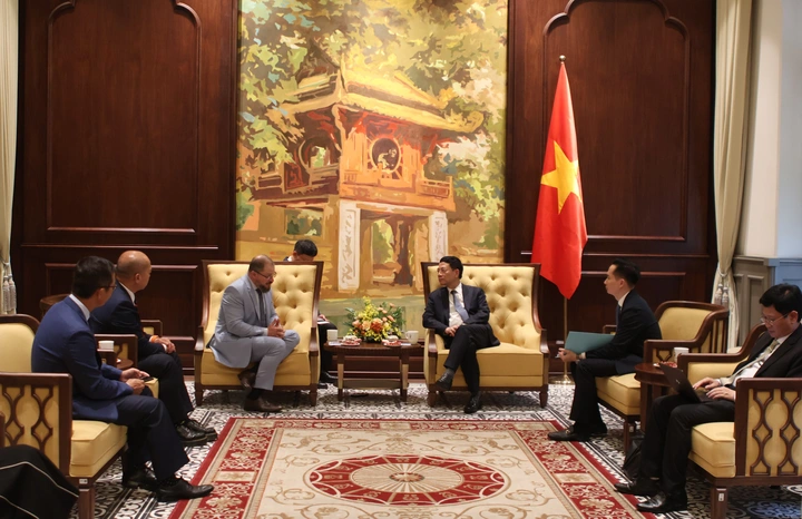 Bộ trưởng Nguyễn Mạnh Hùng tiếp Chủ tịch Tập đoàn Qualcomm- Ảnh 1.