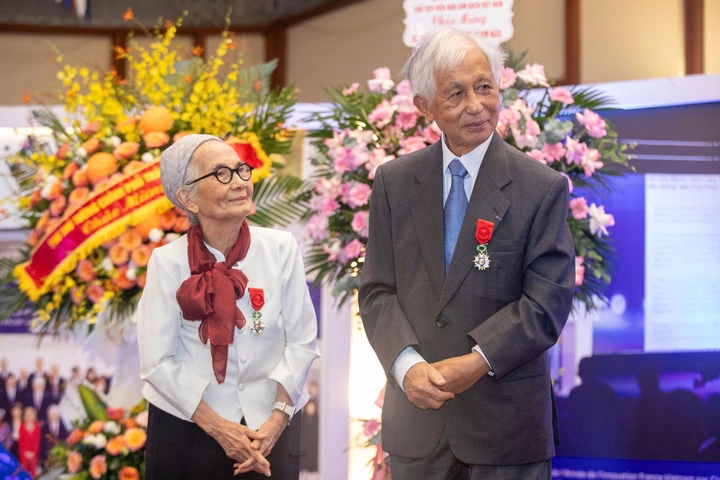 Thứ trưởng Bùi Thế Duy dự Lễ trao Huân chương Bắc đẩu Bội tinh bậc Sĩ quan cho vợ chồng Giáo sư Trần Thanh Vân và Lê Kim Ngọc - Ảnh 5.