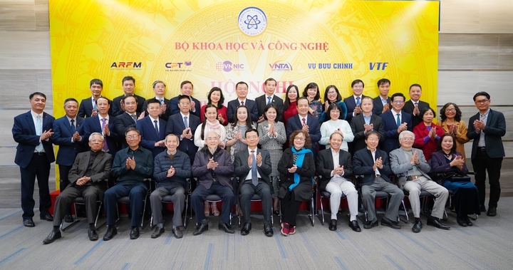 Bộ trưởng Nguyễn Mạnh H&ugrave;ng: Chuyển viễn th&ocirc;ng từ hạ tầng kết nối sang hạ tầng năng lực số- Ảnh 1.