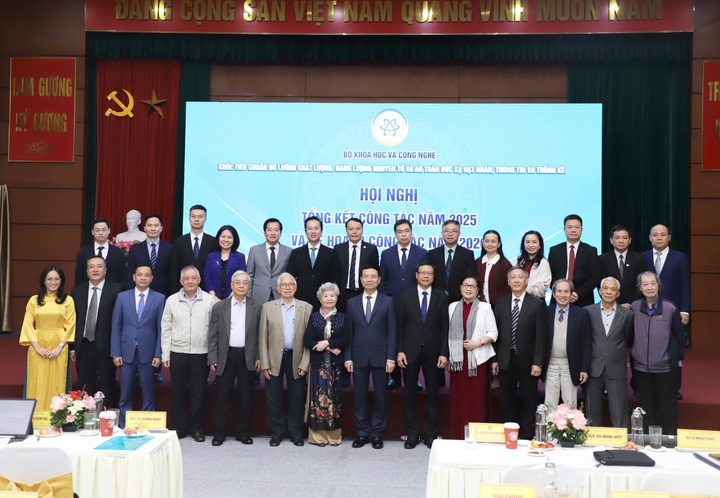 Bộ trưởng Nguyễn Mạnh Hùng: Dữ liệu, tiêu chuẩn và an toàn hạt nhân là nền móng cho phát triển KH&CN- Ảnh 6. Bộ trưởng Nguyễn Mạnh Hùng: Dữ liệu, tiêu chuẩn và an toàn hạt nhân là nền móng cho phát triển KH&CN- Ảnh 6.