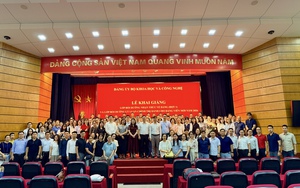 Gần 200 học viên hoàn thành chương trình bồi dưỡng chính trị năm 2026 - Ảnh 3.