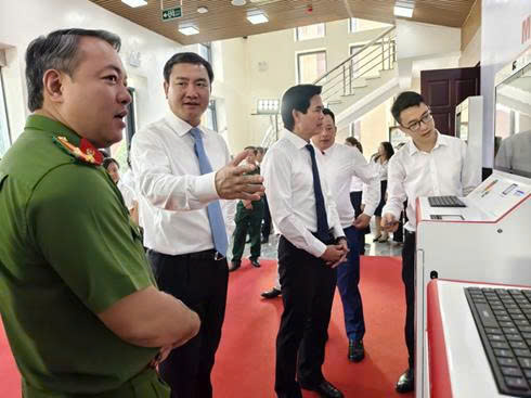 Khai trương mô hình "Trạm dịch vụ công số" tại Lạng Sơn- Ảnh 9.