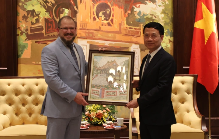 Bộ trưởng Nguyễn Mạnh Hùng tiếp Chủ tịch Tập đoàn Qualcomm- Ảnh 2.