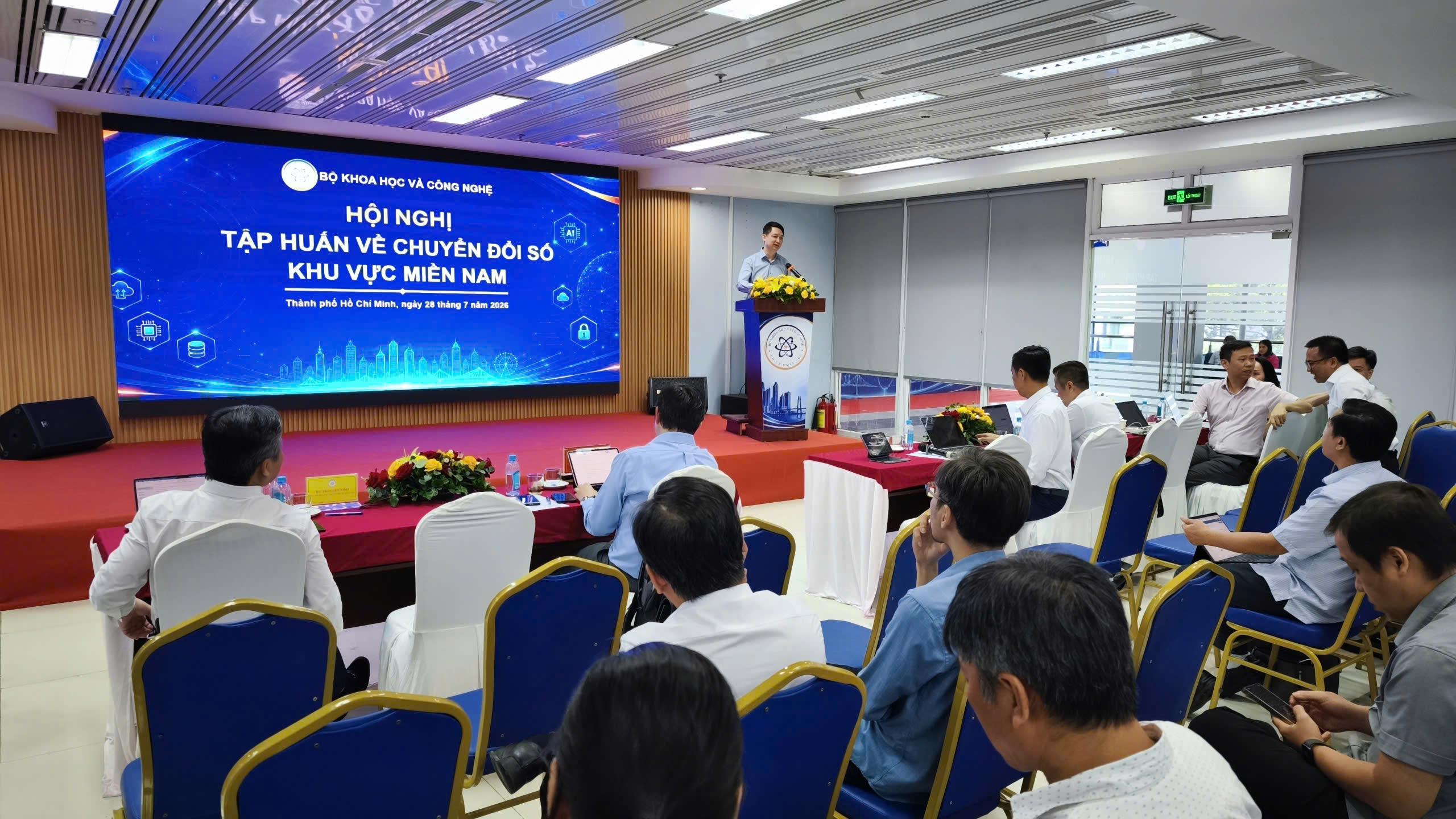 Bộ Khoa học và Công nghệ tập huấn chuyển đổi số cho 8 tỉnh, thành phố khu vực miền Nam- Ảnh 2.