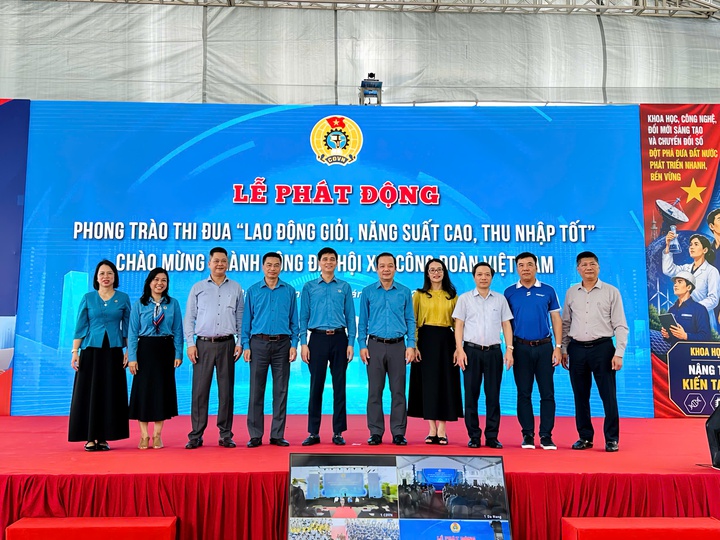 Thi đua lao động gắn với nâng cao năng lực số cho người lao động- Ảnh 1.