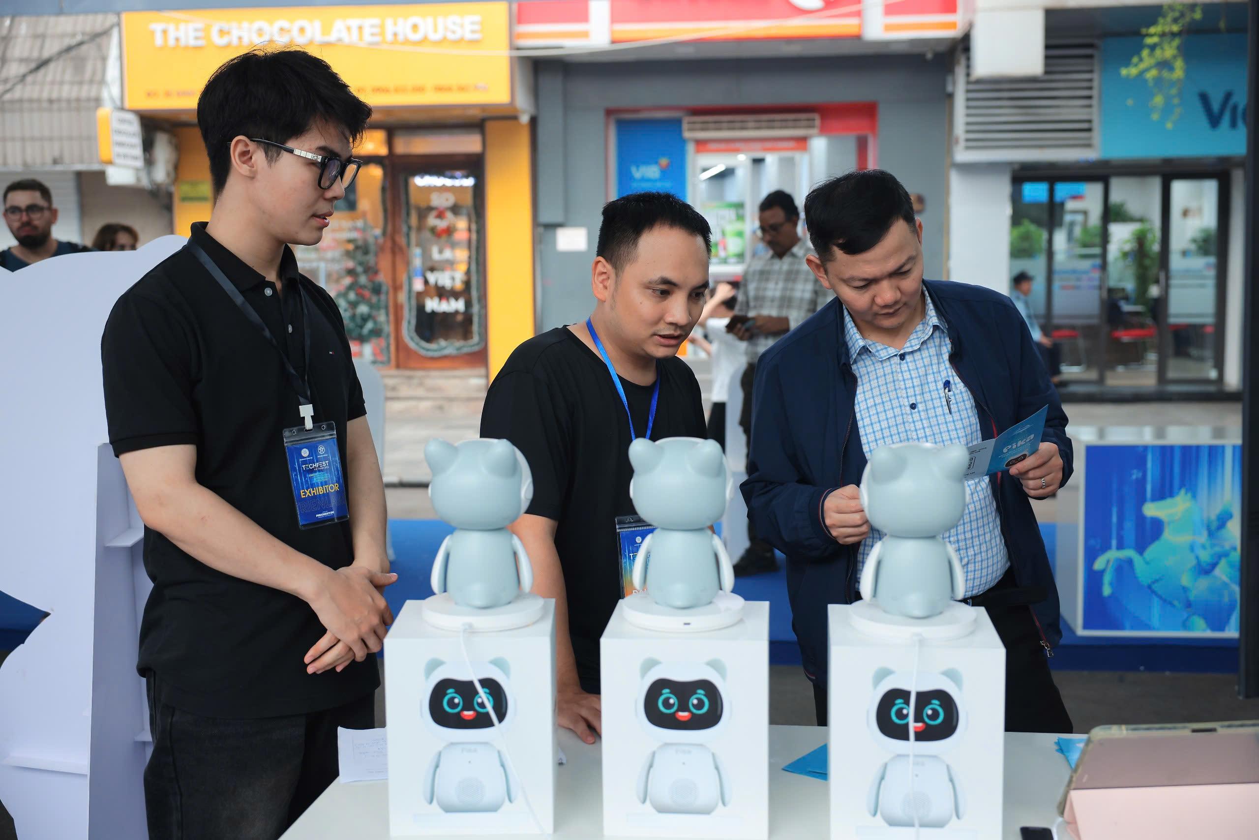 Thủ tướng trải nghiệm công nghệ tại Techfest Việt Nam 2025- Ảnh 5.