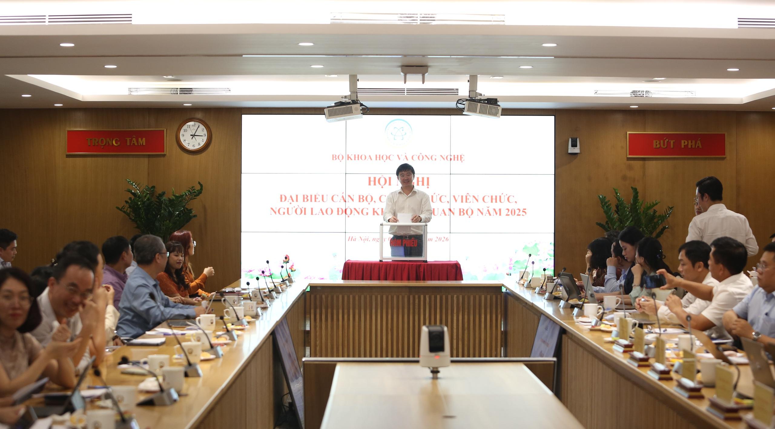 Thứ trưởng Bùi Hoàng Phương:  Chuyển mạnh cách làm: từ “ban hành” sang “đồng hành thực thi”- Ảnh 2.