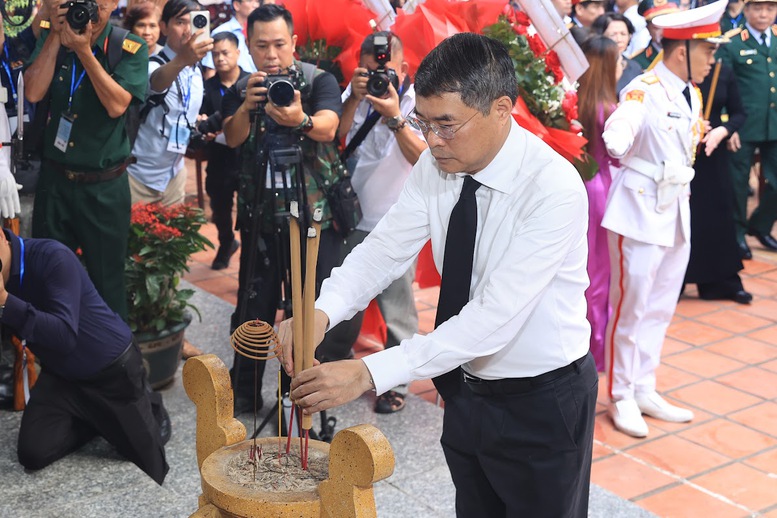Thủ tướng Lê Minh Hưng: Bằng mọi giá, phải nỗ lực, quyết tâm cao nhất để tìm kiếm, quy tập và xác định danh tính hài cốt liệt sĩ- Ảnh 4.