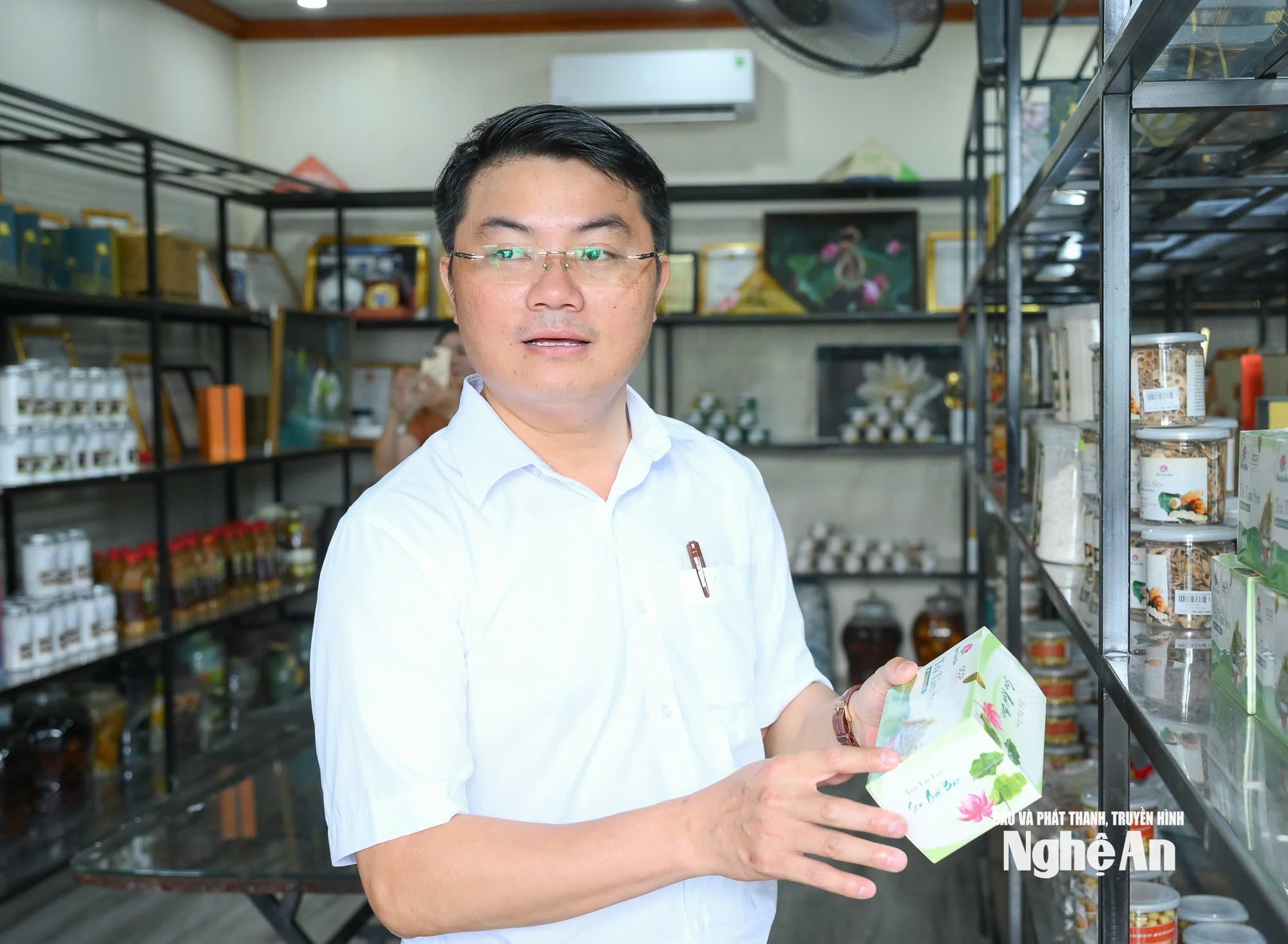 Đồng chí Phan Văn Cảnh - Phó Bí thư Thường trực Đảng ủy xã Kim Liên. Ảnh: Tha