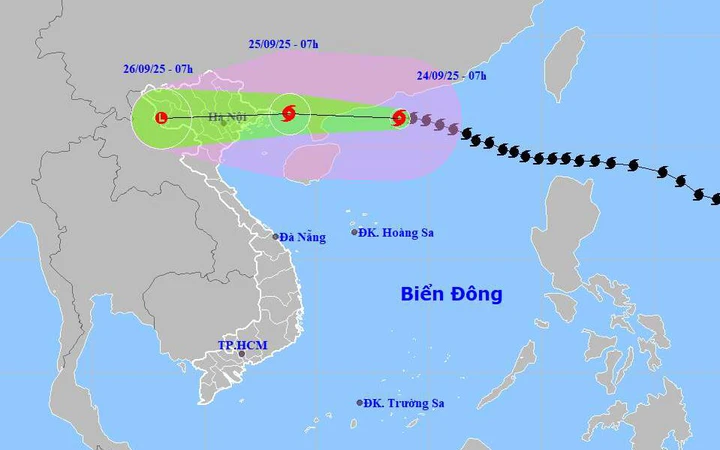 Tính đến 7h ngày 24.9, vị trí tâm bão ở vào khoảng 21,3 độ Vĩ Bắc - 113,7 độ Kinh Đông, cách Móng Cái (Quảng Ninh) khoảng 620km về phía Đông. Tính đến 7h ngày 24.9, vị trí tâm bão ở vào khoảng 21,3 độ Vĩ Bắc - 113,7 độ Kinh Đông, cách Móng Cái (Quảng Ninh) khoảng 620km về phía Đông.