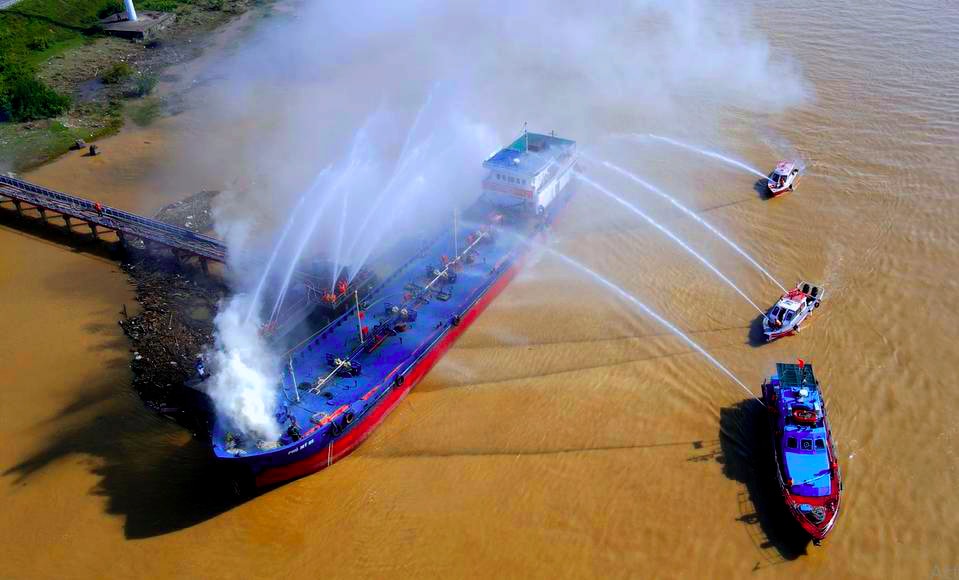 UBND tỉnh Nghệ An tổ chức Diễn tập phương án chữa cháy và cứu nạn, cứu hộ tại Cảng xăng dầu Bến Thủy năm 2023