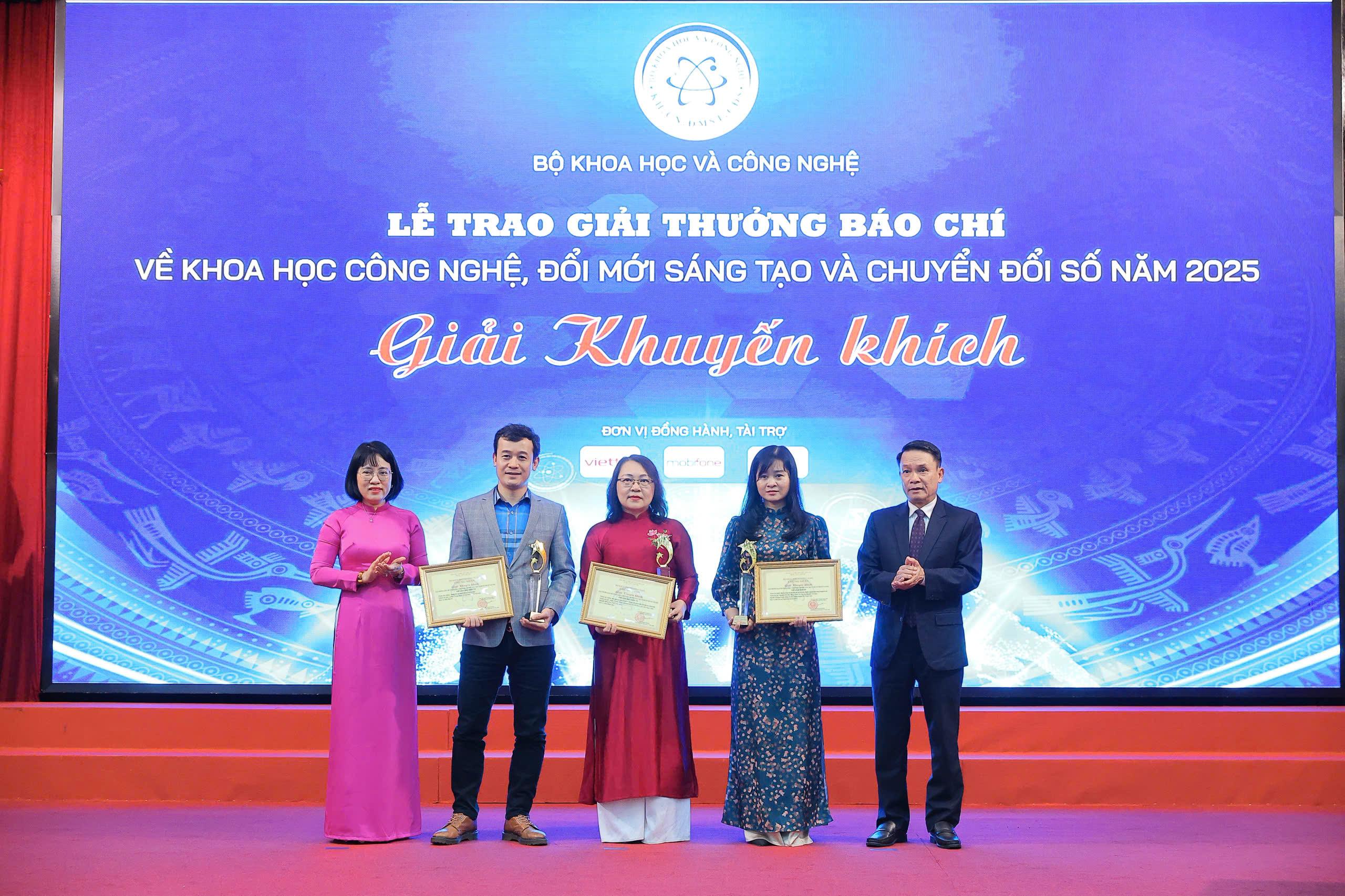 Vinh danh t&aacute;c giả, t&aacute;c phẩm đoạt Giải thưởng b&aacute;o ch&iacute; về KH&CN- Ảnh 5.