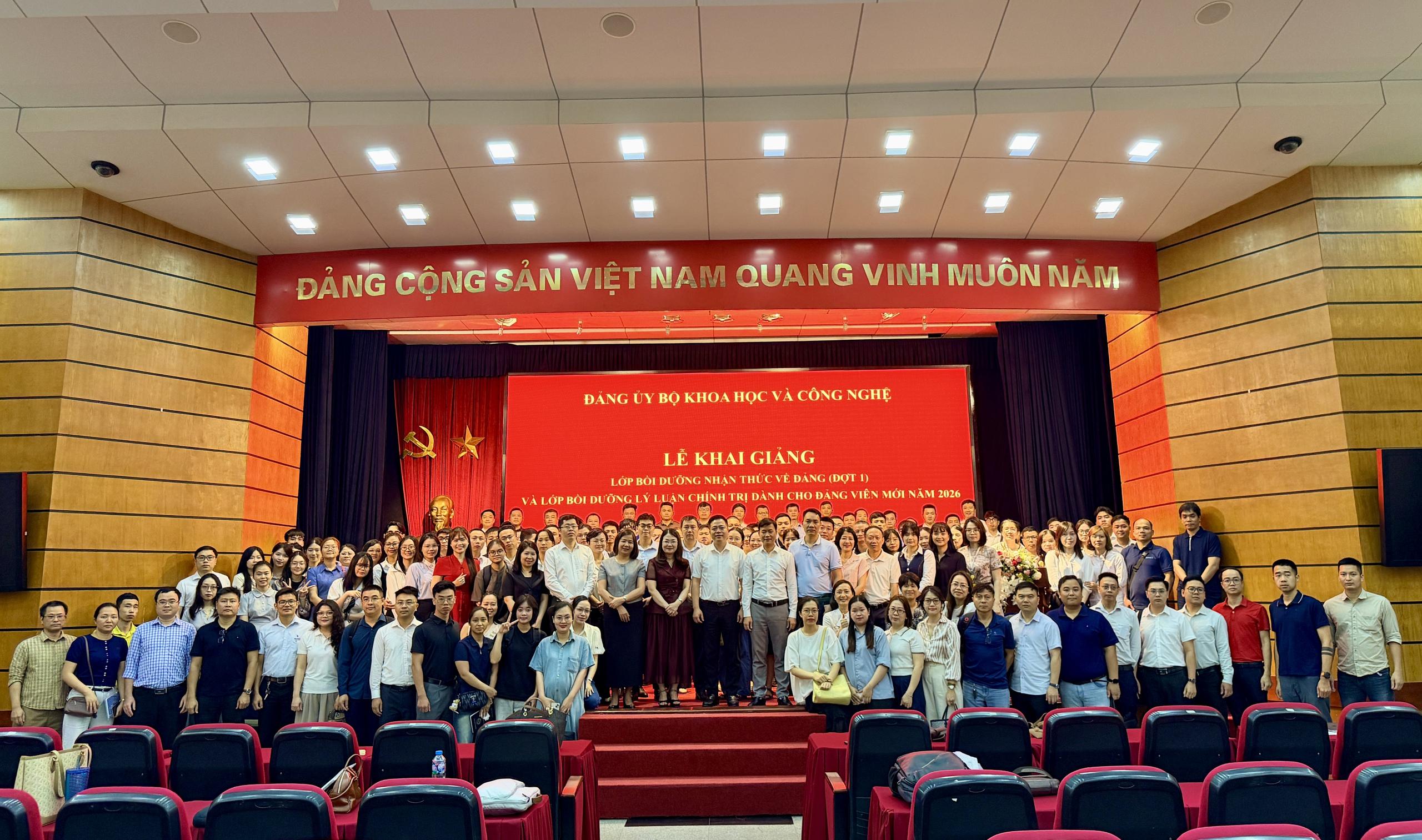 Khai giảng các lớp bồi dưỡng Lý luận chính trị đợt 1 năm 2026- Ảnh 1.