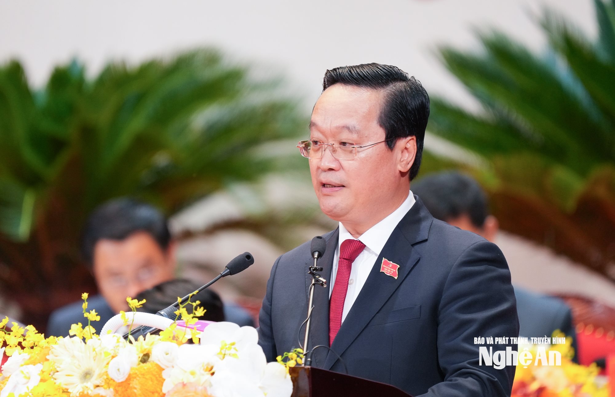 Đồng chí Nguyễn Đức Trung - Bí thư Tỉnh ủy phát biểu khai mạc phiên chính thức Đại hội đại biểu Đảng bộ tỉnh Nghệ An lần thứ XX, nhiệm kỳ 2025 - 2030. Ảnh: Thành Cường