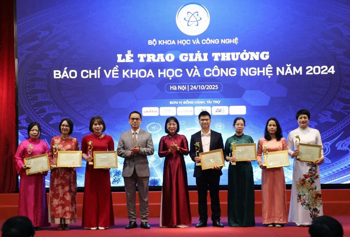 Thứ trưởng Bộ KH&CN Bùi Hoàng Phương: “Báo chí KH&CN là cầu nối giữa chính sách và thực tiễn” - Ảnh 8.