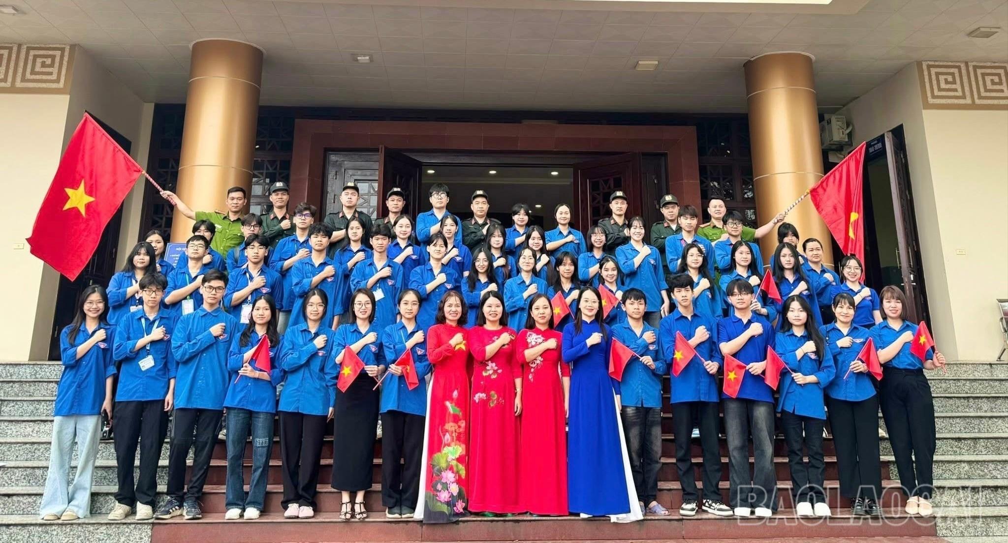 Kết nạp đảng cho ĐVTN được ví như gieo “hạt giống đỏ”, phát huy năng lực và nhiệt huyết cháy bỏng cống hiến của lớp lớp thế hệ trẻ hôm nay. 2-8236.jpg