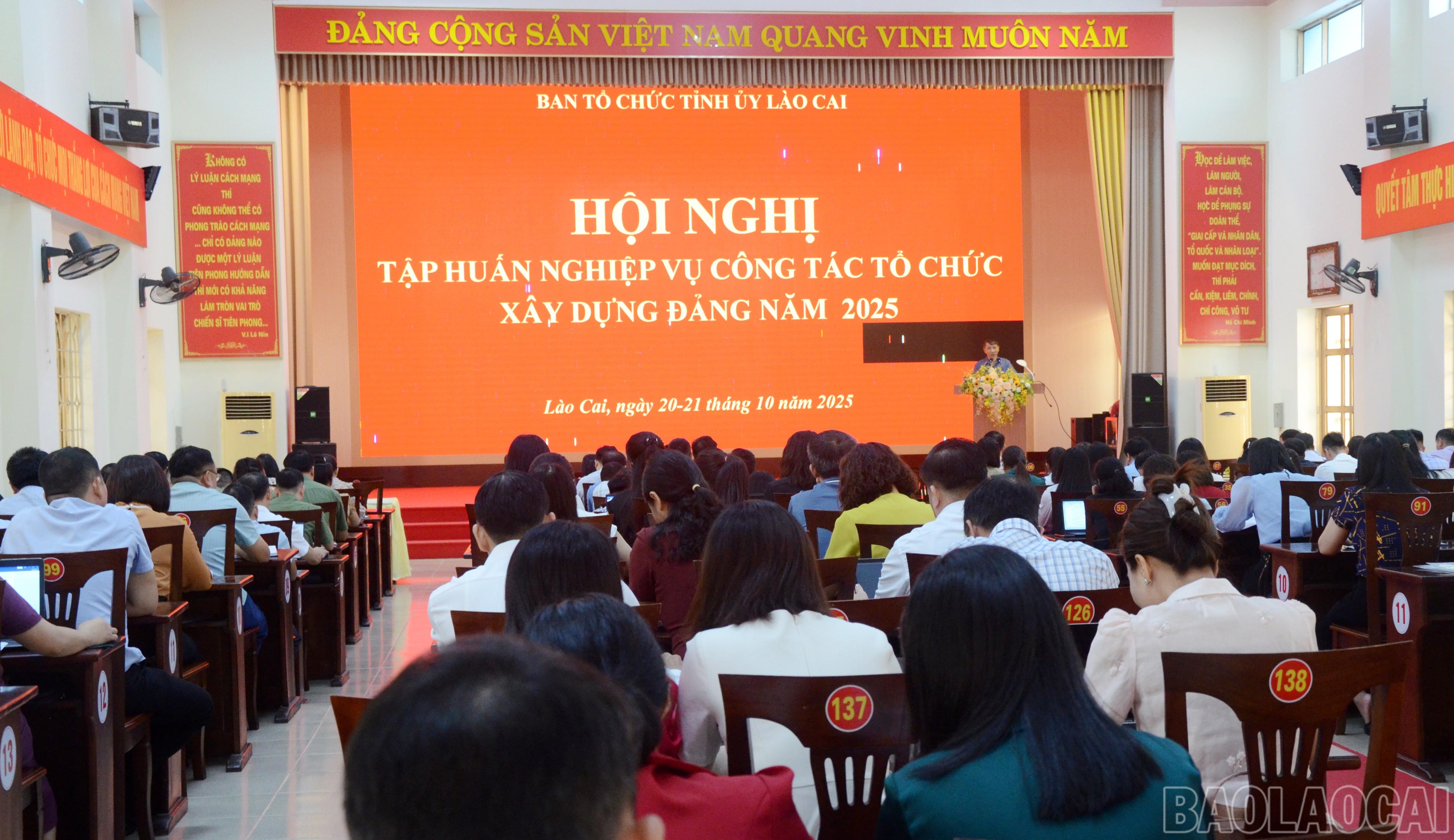 Quang cảnh lớp tập huấn.