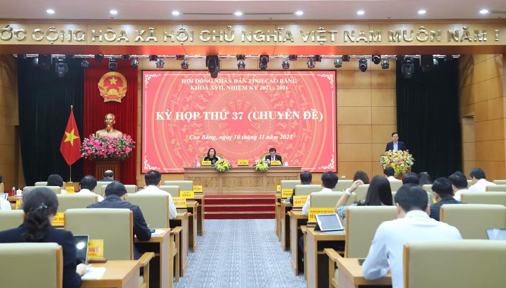 Toàn cảnh Kỳ họp thứ 37 (chuyên đề) Hội đồng nhân dân tỉnh khóa XVII, nhiệm kỳ 2021 - 2026.
