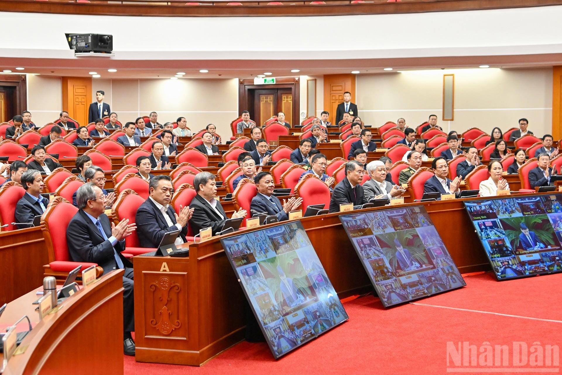 Thường trực Ban Bí thư Trần Cẩm Tú cùng các đại biểu tham dự hội nghị. Ảnh: Báo Nhân dân