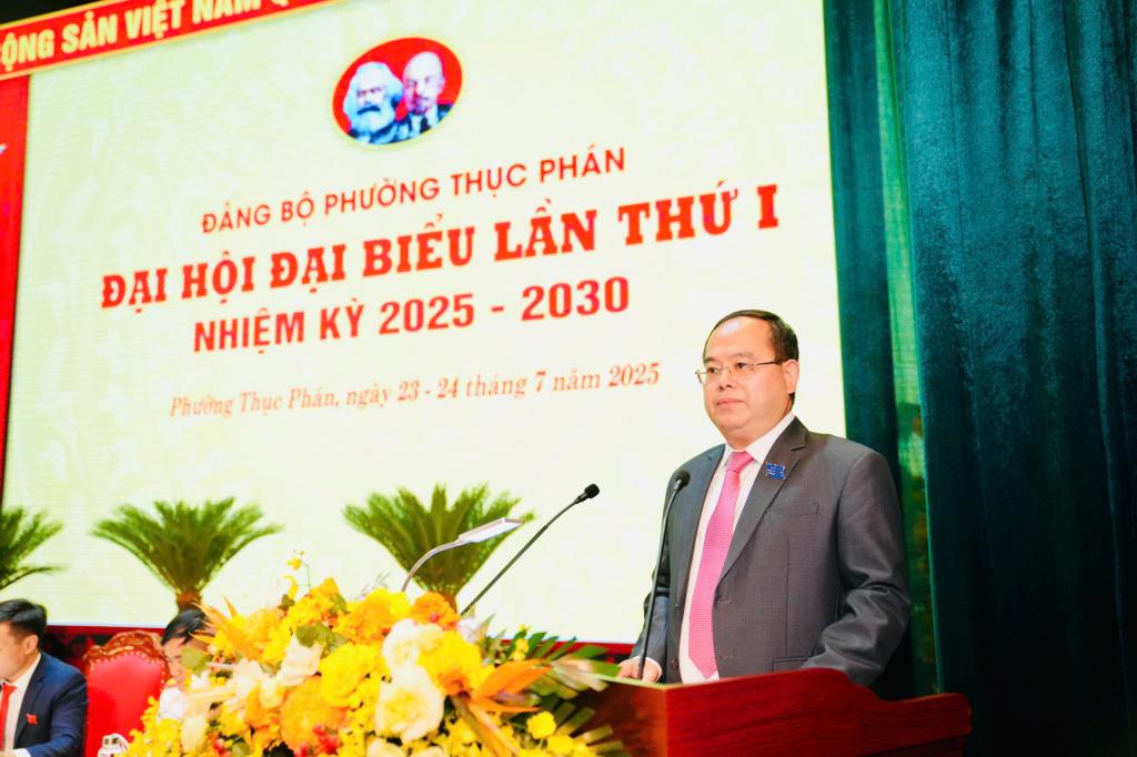 Bí thư Tỉnh ủy Quản Minh Cường phát biểu chỉ đạo tại Đại hội đại biểu Đảng bộ phường Thục Phán lần thứ nhất.