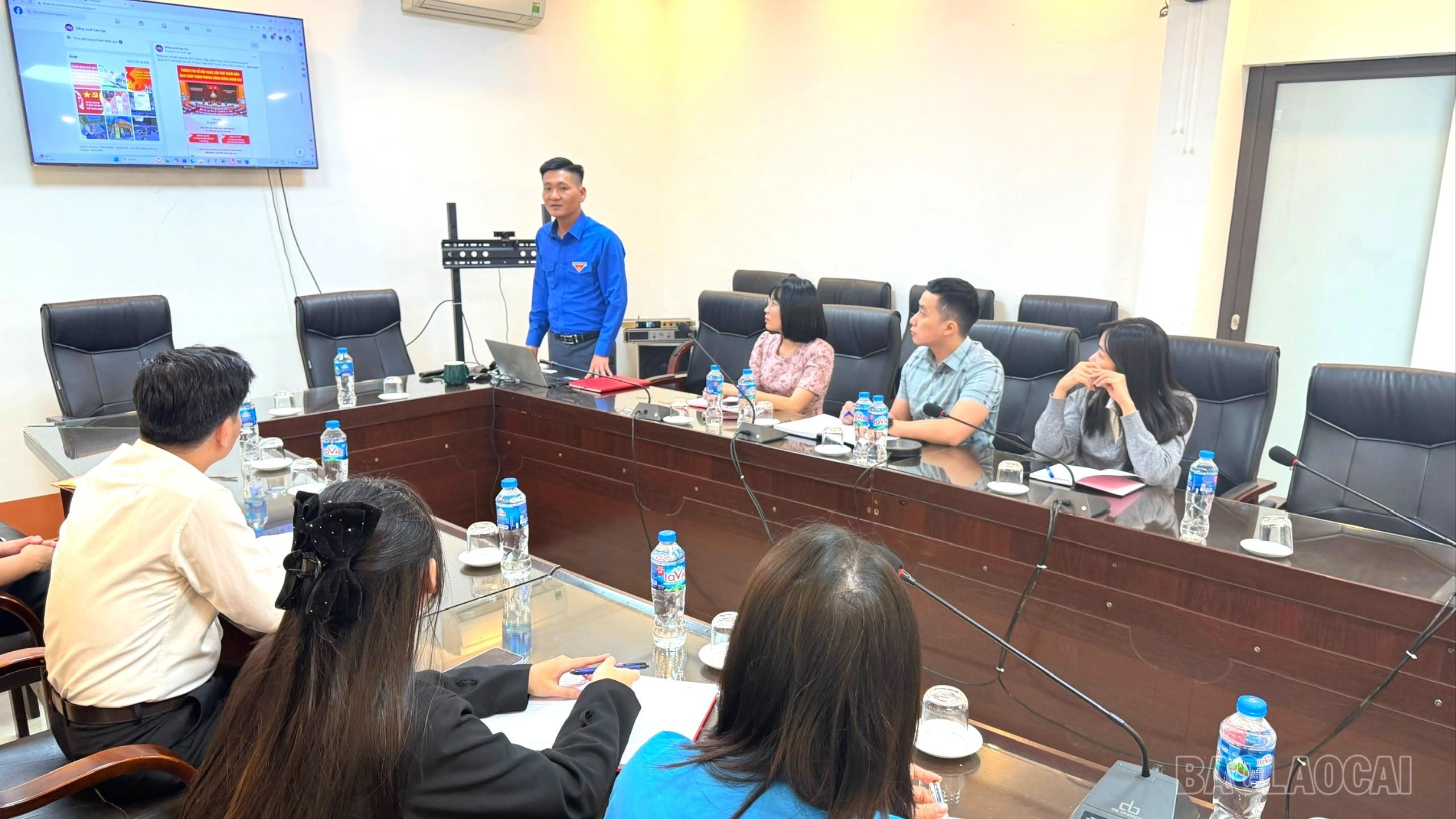 Một buổi sinh hoạt chuyên đề của Ban Thường vụ Đoàn phường Yên Bái về triển khai hoạt động tuyên truyền, bảo vệ nền tảng tư tưởng của Đảng.