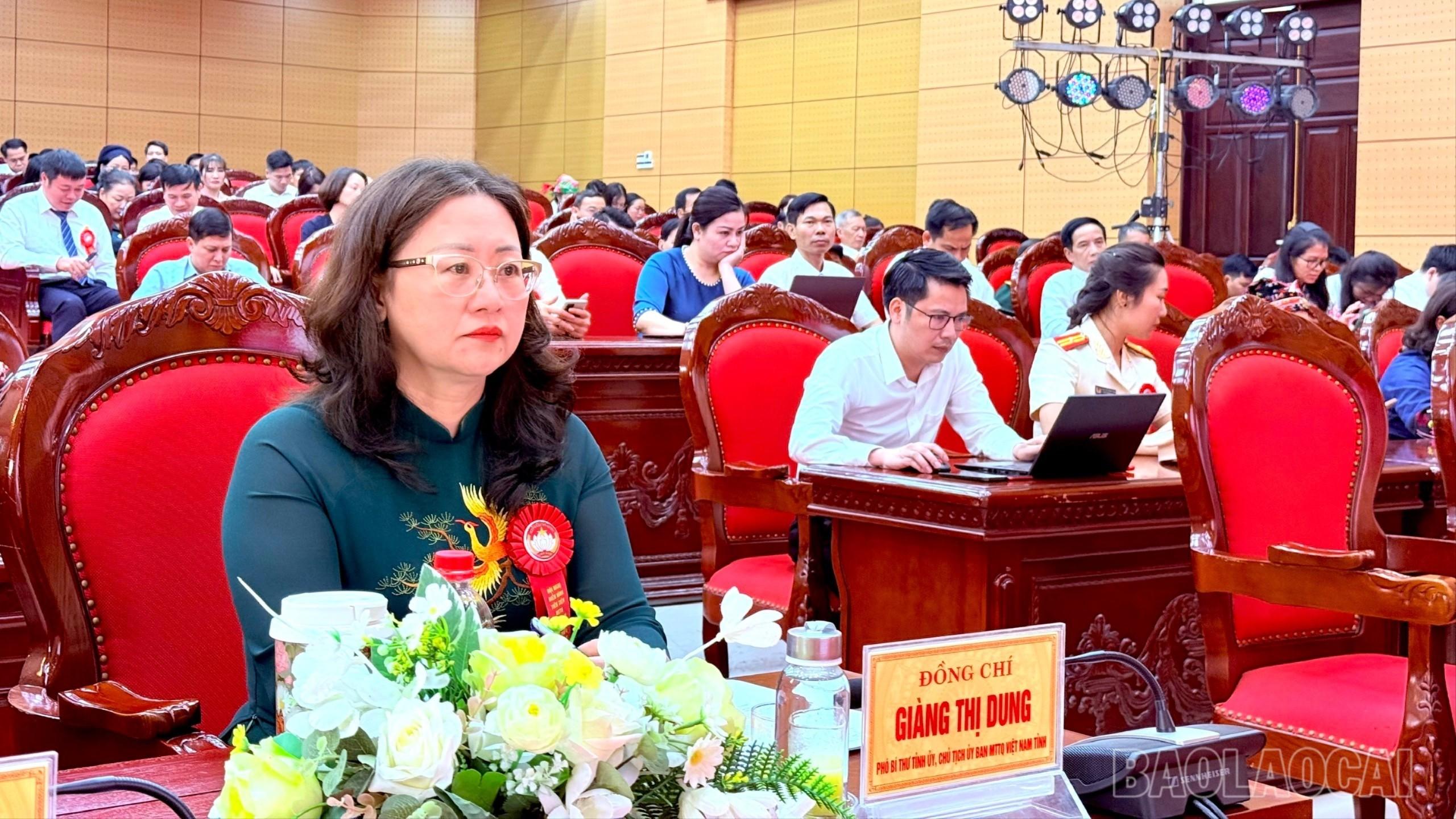 Đồng chí Giàng Thị Dung - Phó Bí thư Tỉnh ủy, Chủ tịch Ủy ban MTTQ Việt Nam tỉnh dự hội nghị. chi-dung-8341.jpg