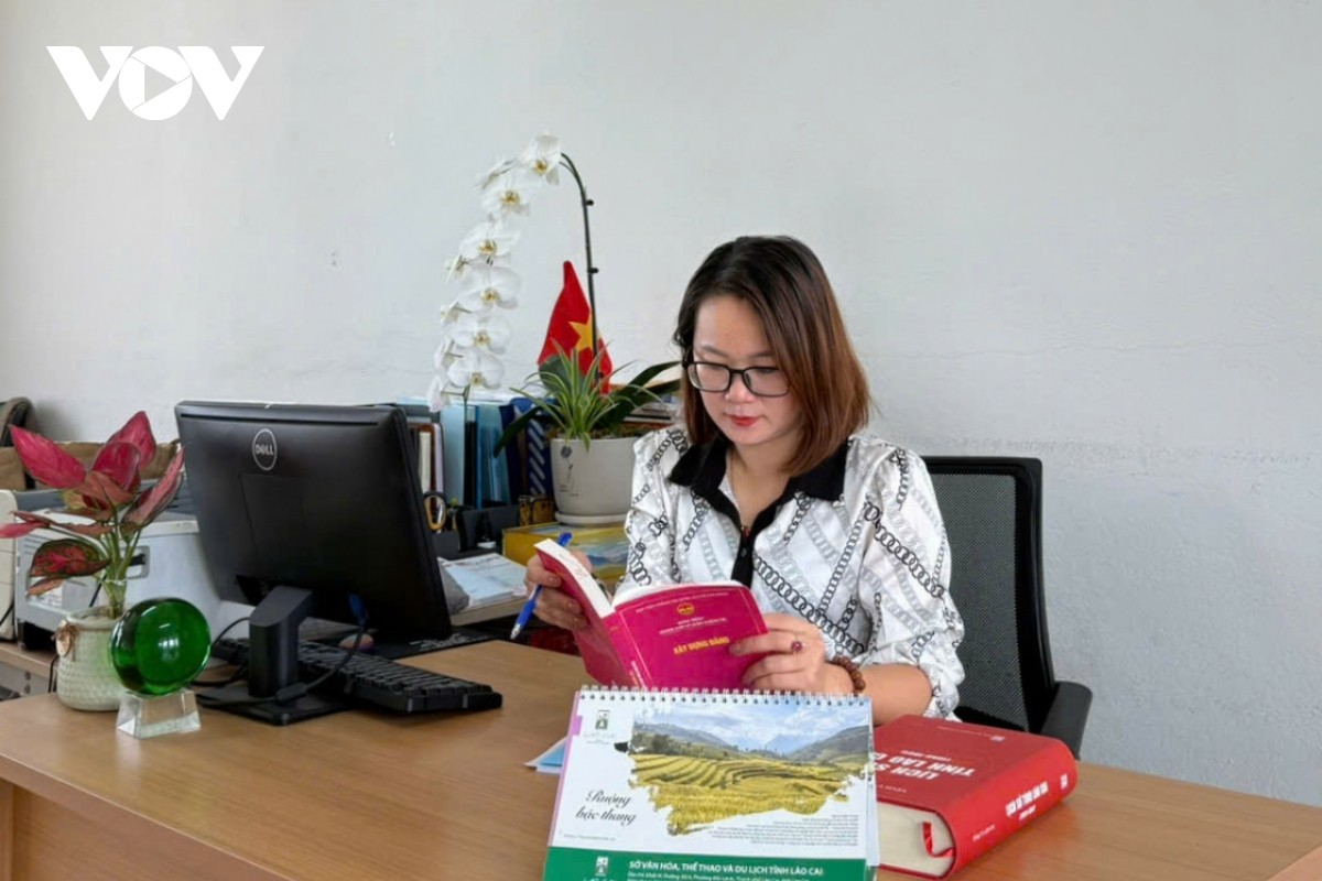 Bà Hoàng Thị Kim Thanh - Phó Trưởng khoa Xây dựng Đảng, Trường Chính trị tỉnh Lào Cai. Bà Hoàng Thị Kim Thanh - Phó Trưởng khoa Xây dựng Đảng, Trường Chính trị tỉnh Lào Cai.