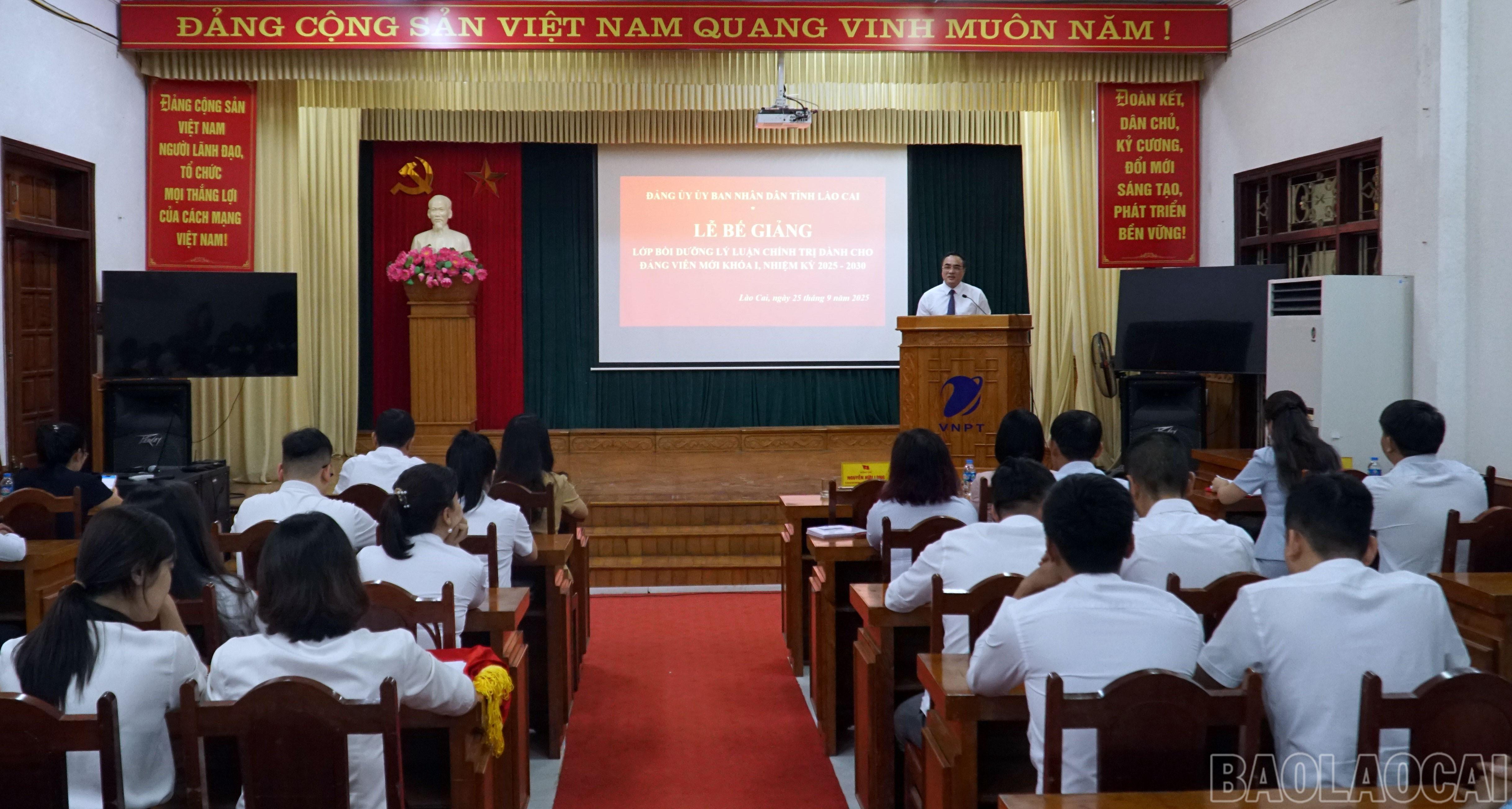 Toàn cảnh Lễ bế giảng.