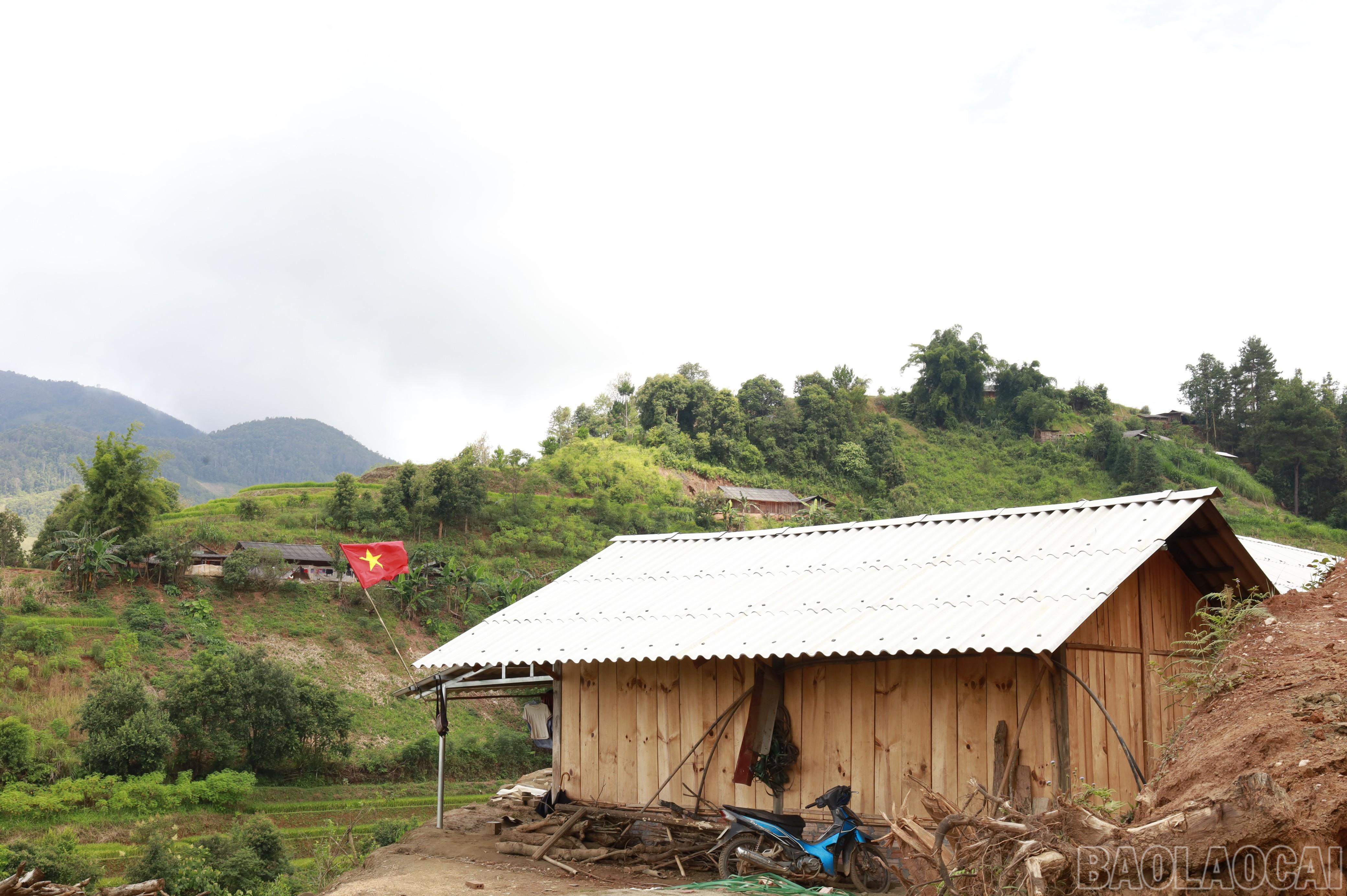 Người dân ở Háng Blaha B sống thưa thớt ở độ cao 1.200 - 1.300m so với mực nước biển. baolaocai-br_mg-8385.jpg