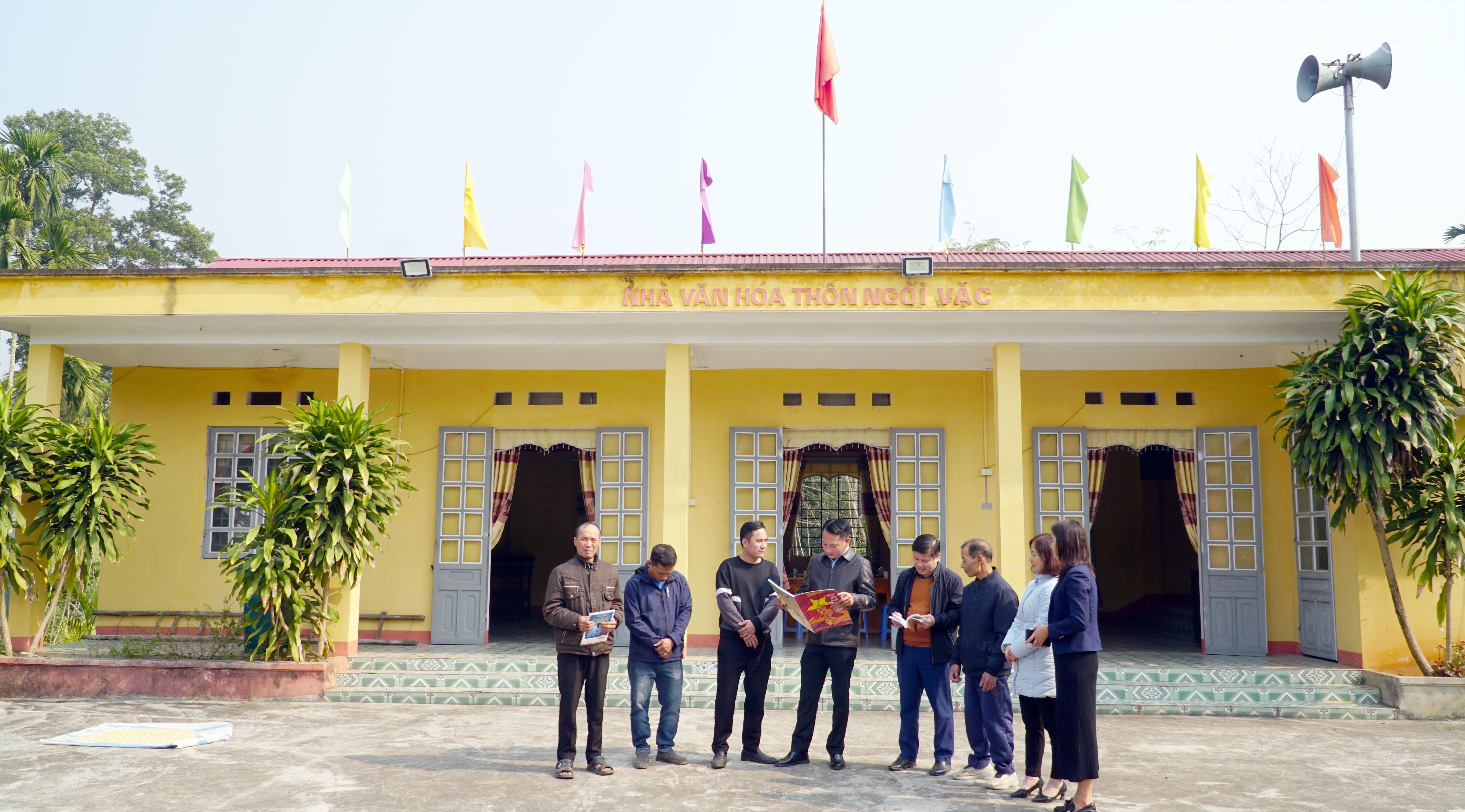 Tại nh&agrave; văn h&oacute;a tr&ecirc;n khắp c&aacute;c th&ocirc;n x&atilde; Lục Y&ecirc;n được trang ho&agrave;ng rực rỡ tạo kh&iacute; thế thi đua s&ocirc;i nổi trong c&aacute;n bộ, đảng vi&ecirc;n v&agrave; Nh&acirc;n d&acirc;n.