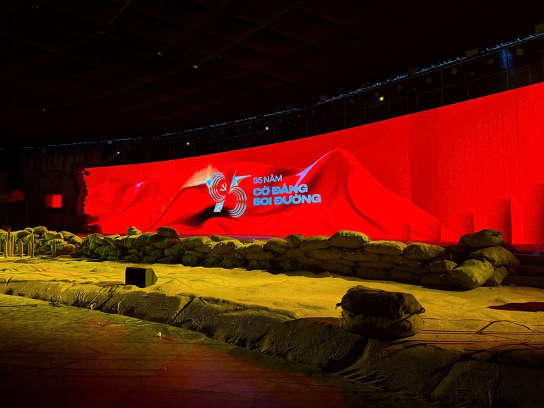 Người tham quan giờ đây không chỉ nhìn thấy lịch sử, mà còn có thể chạm, cảm nhận và đồng hành cùng lịch sử.