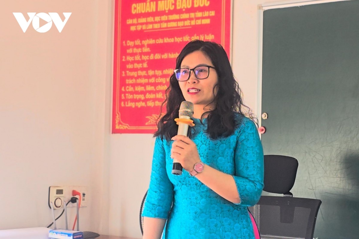 Bà Nguyễn Thị Vân Hằng - Phó Hiệu trưởng Trường Chính trị tỉnh Lào Cai. Bà Nguyễn Thị Vân Hằng - Phó Hiệu trưởng Trường Chính trị tỉnh Lào Cai.