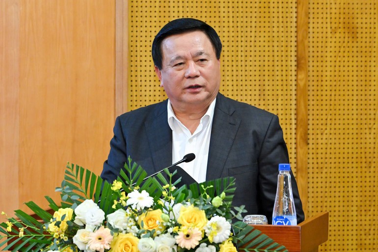 Đồng chí Nguyễn Xuân Thắng phát biểu tại hội nghị.