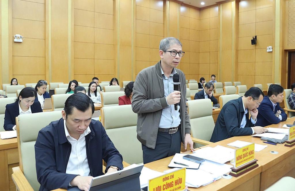 Đại biểu thảo luận về các nội dung trình Kỳ họp.