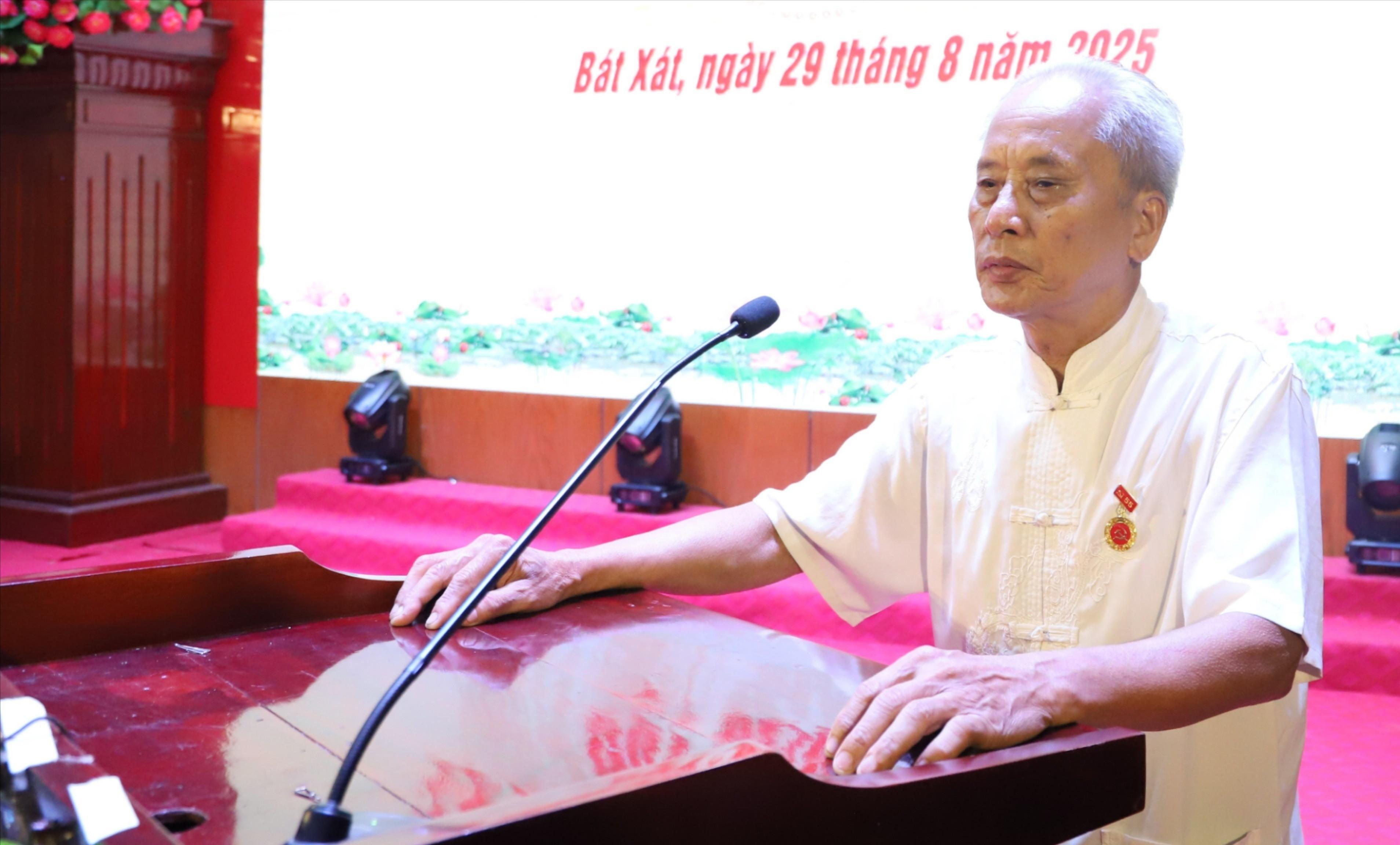 Đảng viên Trần Văn Ái – 55 năm tuổi Đảng phát biểu tại buổi lễ. 05-9468.jpg