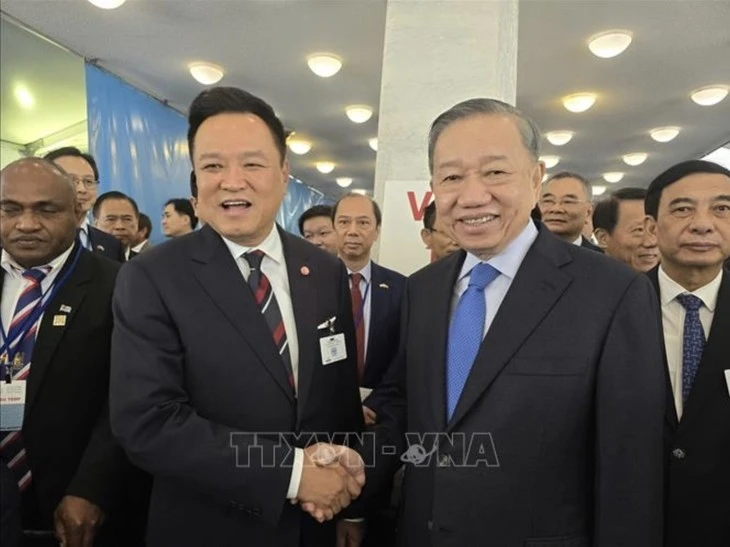Tổng Bí thư, Chủ tịch nước Tô Lâm gặp Thủ tướng Thái Lan Anutin Charnvirakul.
