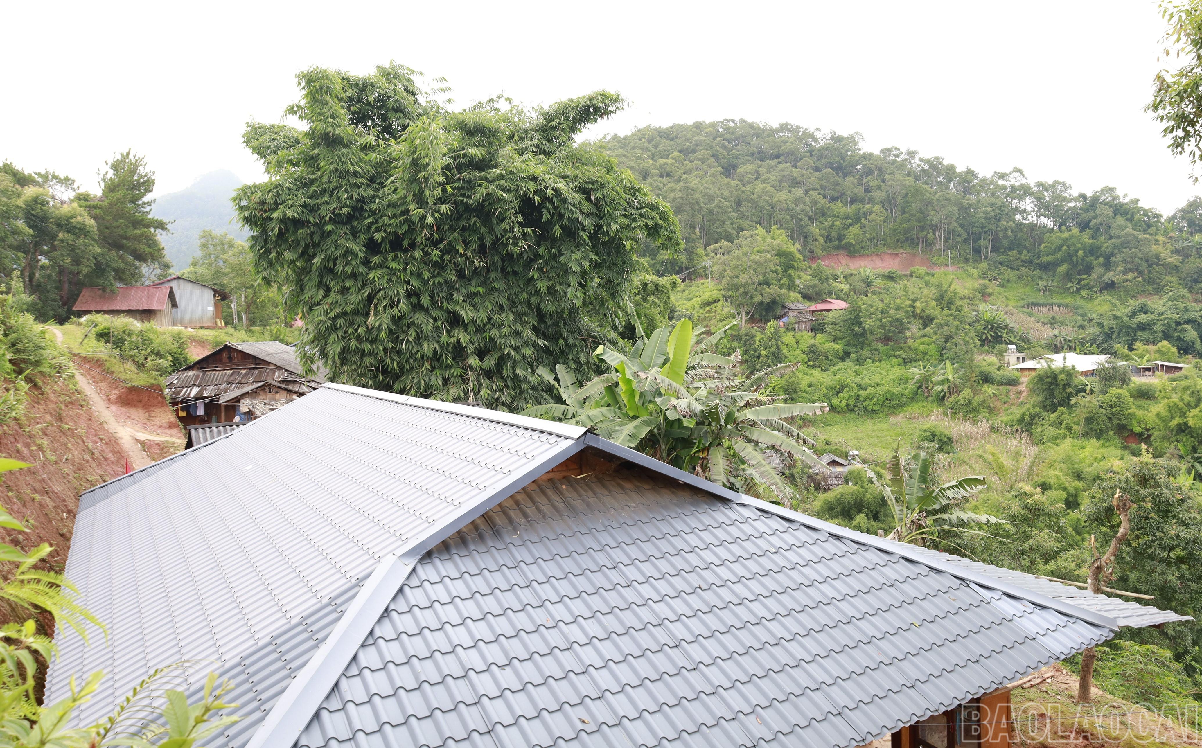 Những căn nhà kiên cố được dựng lên. baolaocai-br_mg-8378.jpg