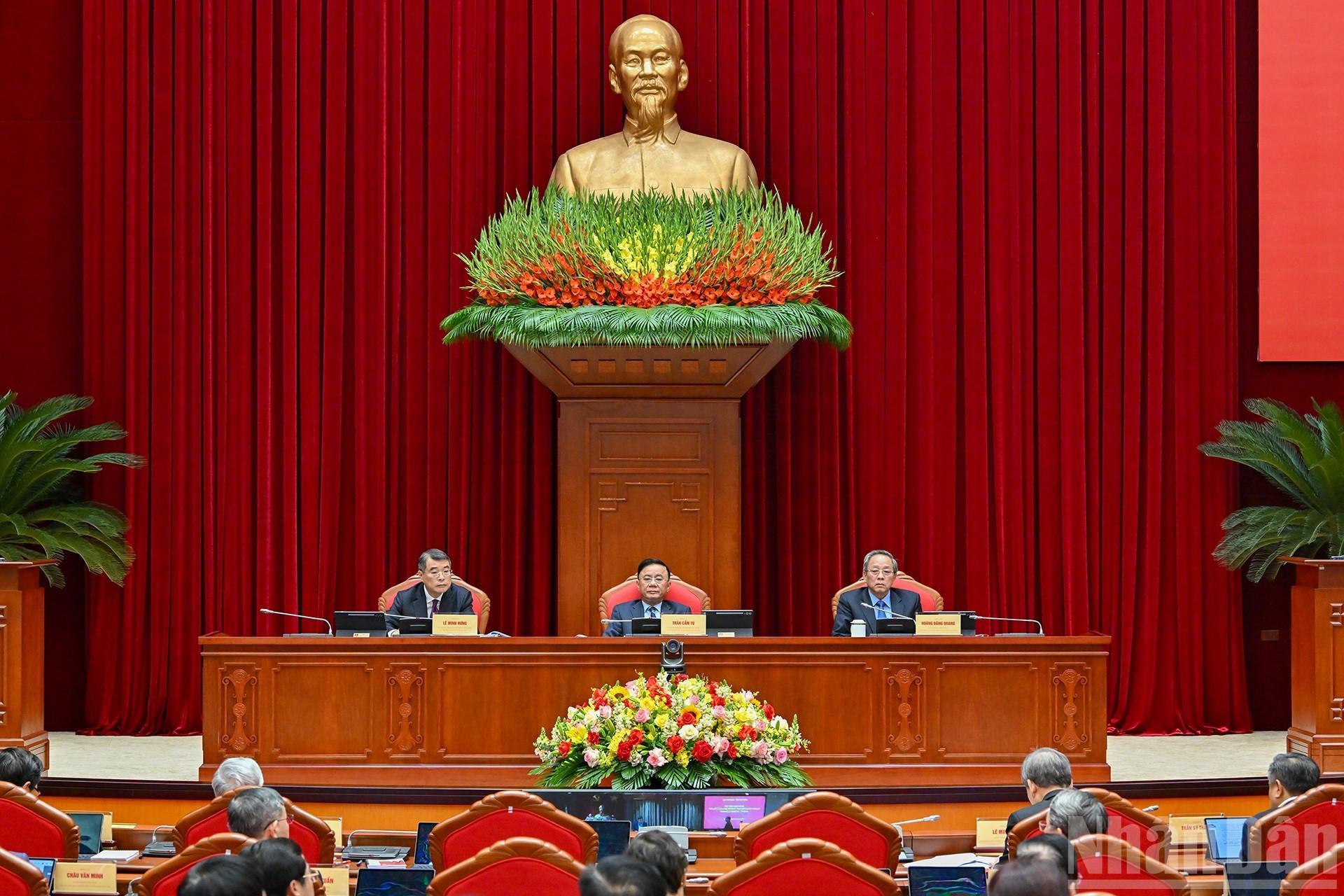 Thường trực Ban Bí thư Trần Cẩm Tú cùng các đồng chí lãnh đạo Ban Tổ chức Trung ương điều hành hội nghị. Ảnh: Báo Nhân dân