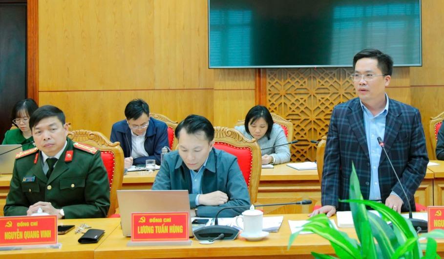 Các đại biểu thảo luận tại hội nghị.