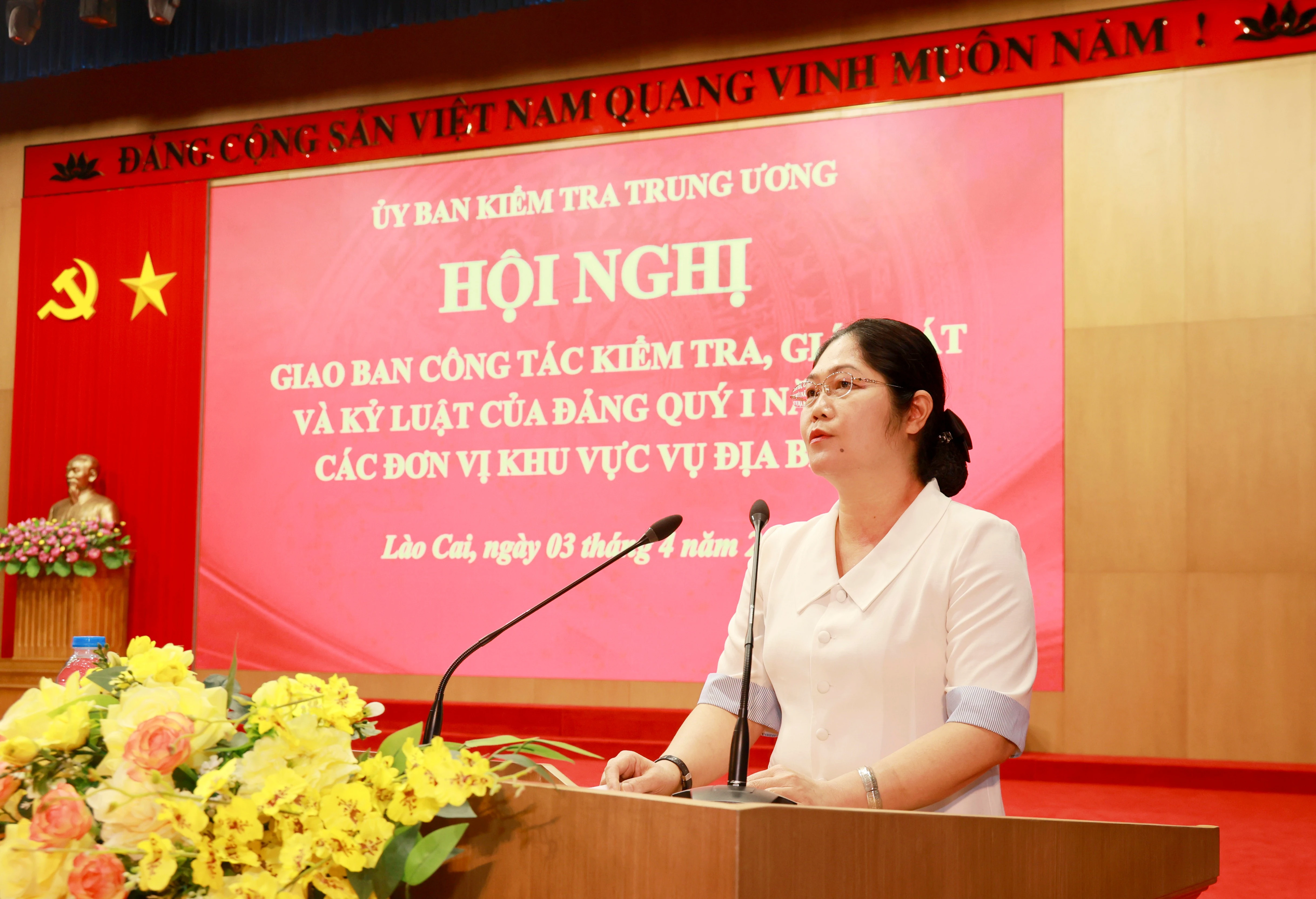 Các đại biểu tham luận tại hội nghị. 060a9897.jpg