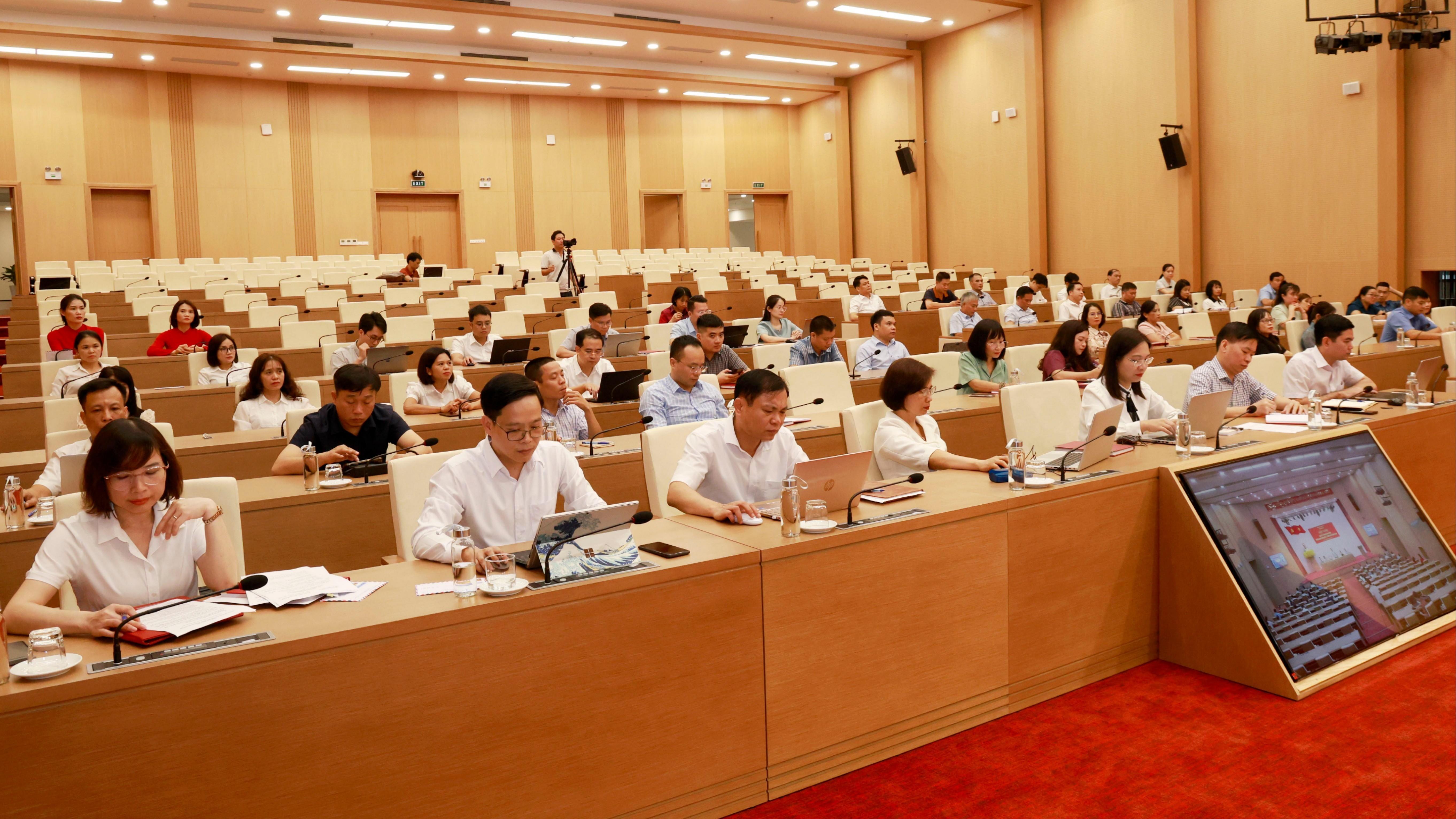 Cán bộ, công chức, viên chức Văn phòng Tỉnh ủy tại Hội nghị. 060a7858.jpg