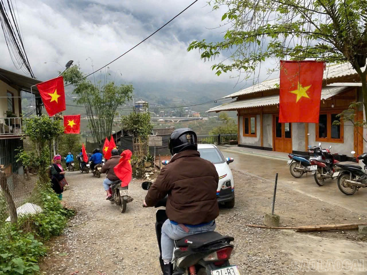 baolaocai-br_thanh-lap-10-to-tuyen-truyen-luu-dong-ve-cong-tac-bau-cu-di-tuyen-truyen-o-23-thon-ban-tren-dia-ban-xa.jpg