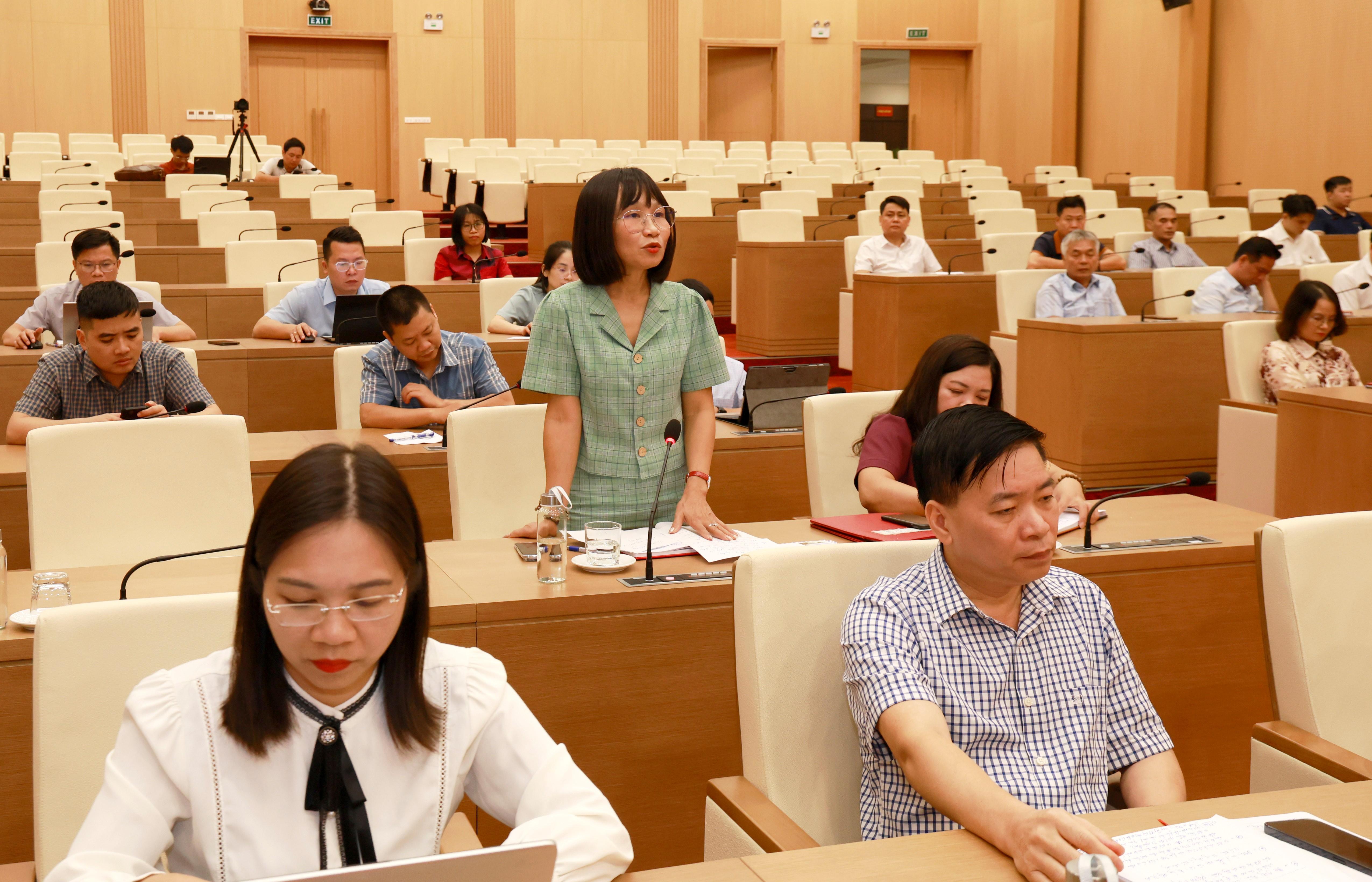 Cán bộ, công chức Văn phòng Tỉnh ủy sôi nổi thảo luận phương hướng thực hiện nhiệm vụ những tháng cuối năm 2025. 060a7928.jpg